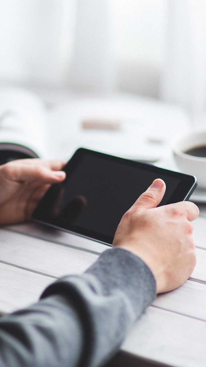 Statistisch gesehen nutzen Männer im Job öfter Computer, Laptops, Tablets oder Smartphones.