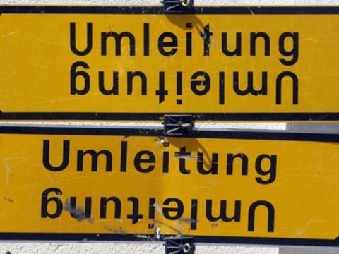 Eiene Ölspur sorgte für ein Verkehrschaos in Wien. Eiene Ölspur sorgte für ein Verkehrschaos in Wien.