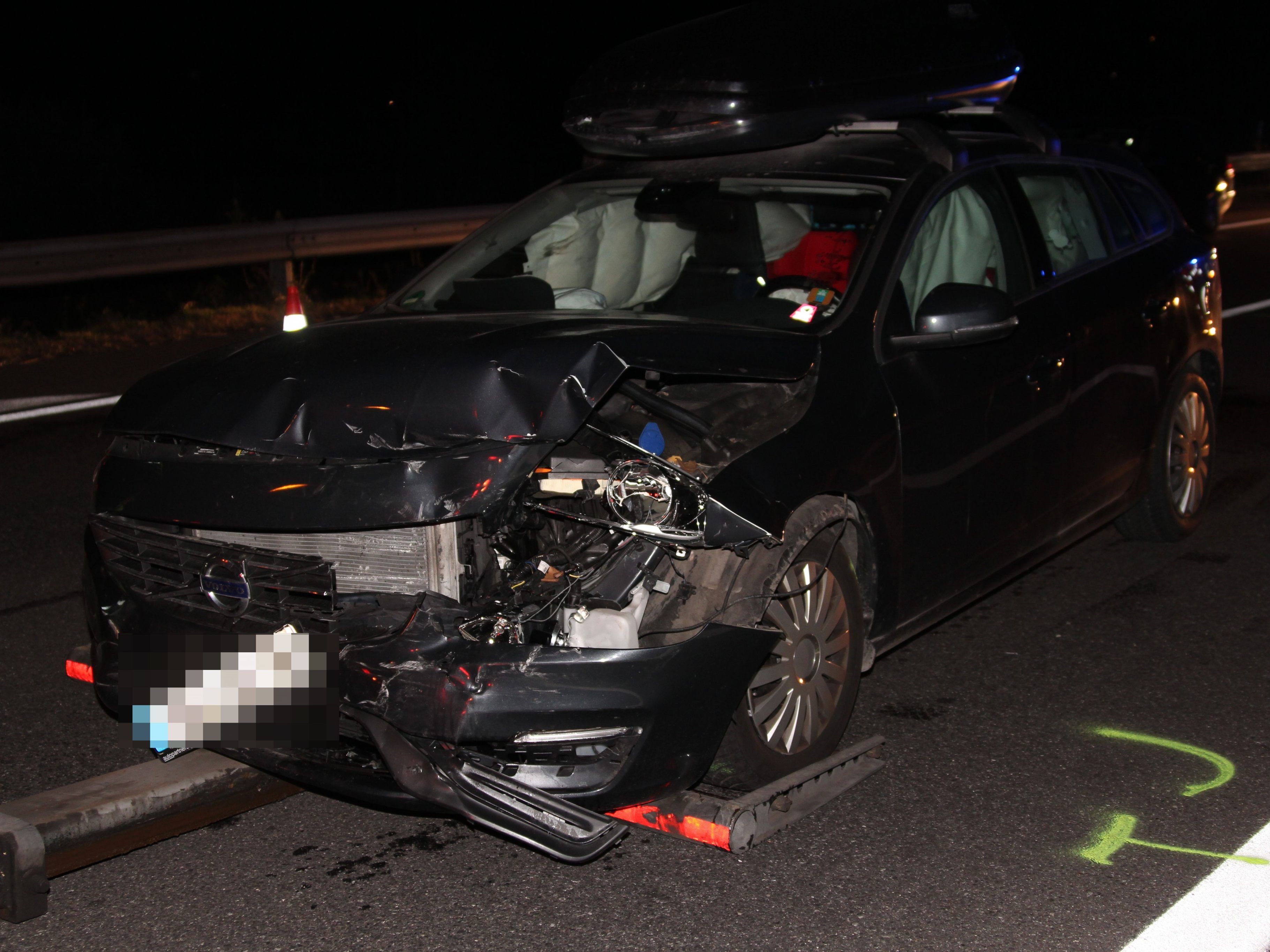 An dem Unfall waren drei Fahrzeuge beteiligt.
