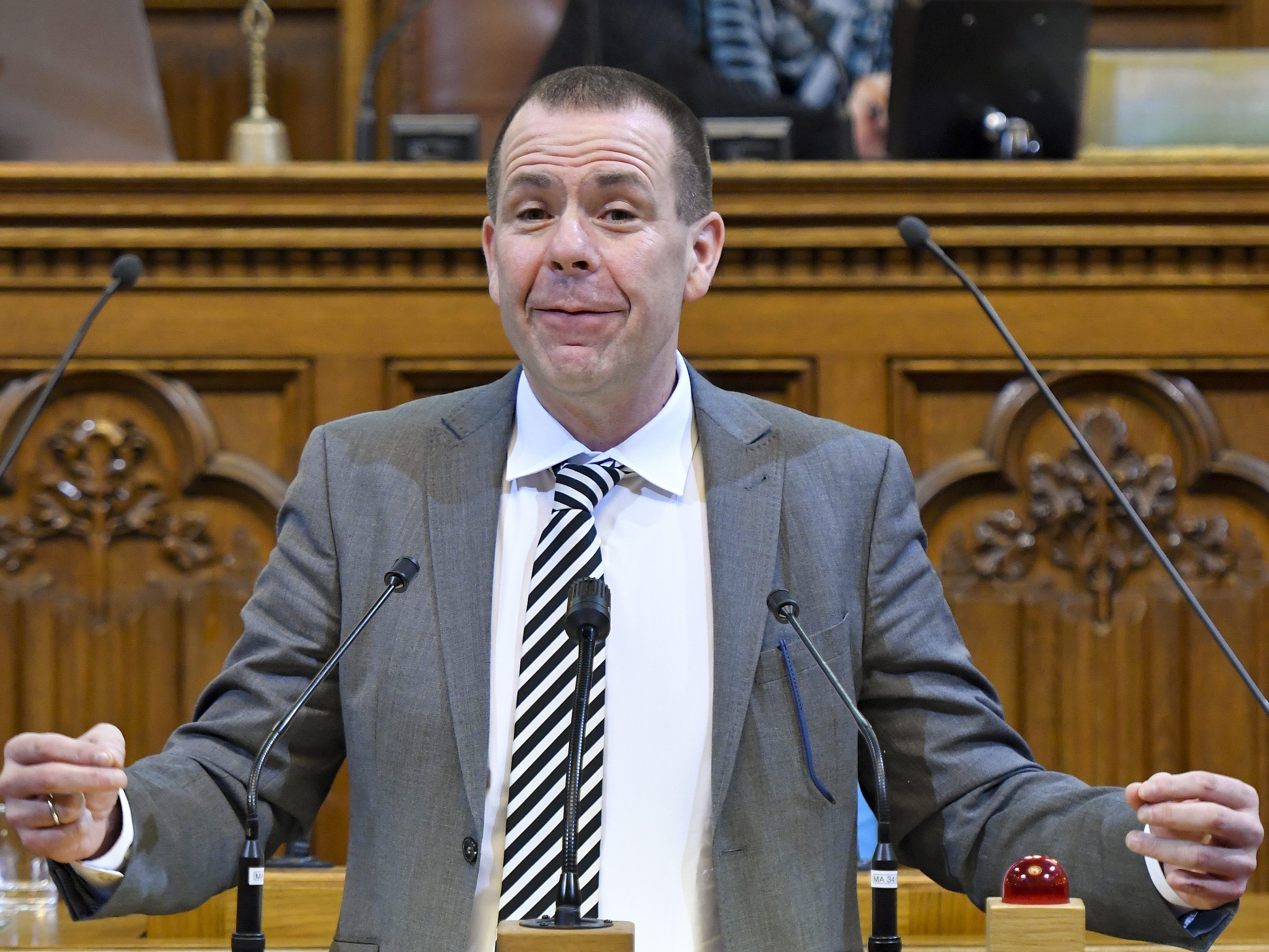 Wie erwartet kommentiert Harald Vilimsky die SPÖ-Entscheidung mit Häme.
