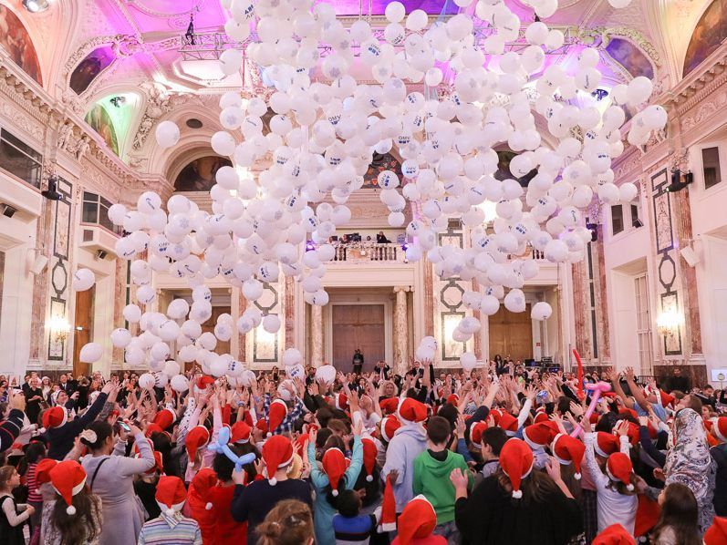 Am 12. Dezember findet der Weihnachtsball für Kinder statt. Am 12. Dezember findet der Weihnachtsball für Kinder statt.