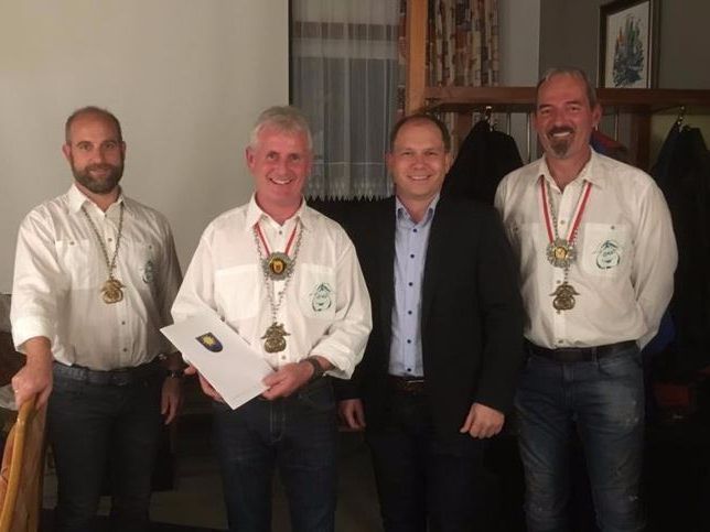 v.l.n.r. Obmann Markus Längle, Wilfried Sieß, Bgm. Peter Neier, Obmann Markus Holdermann