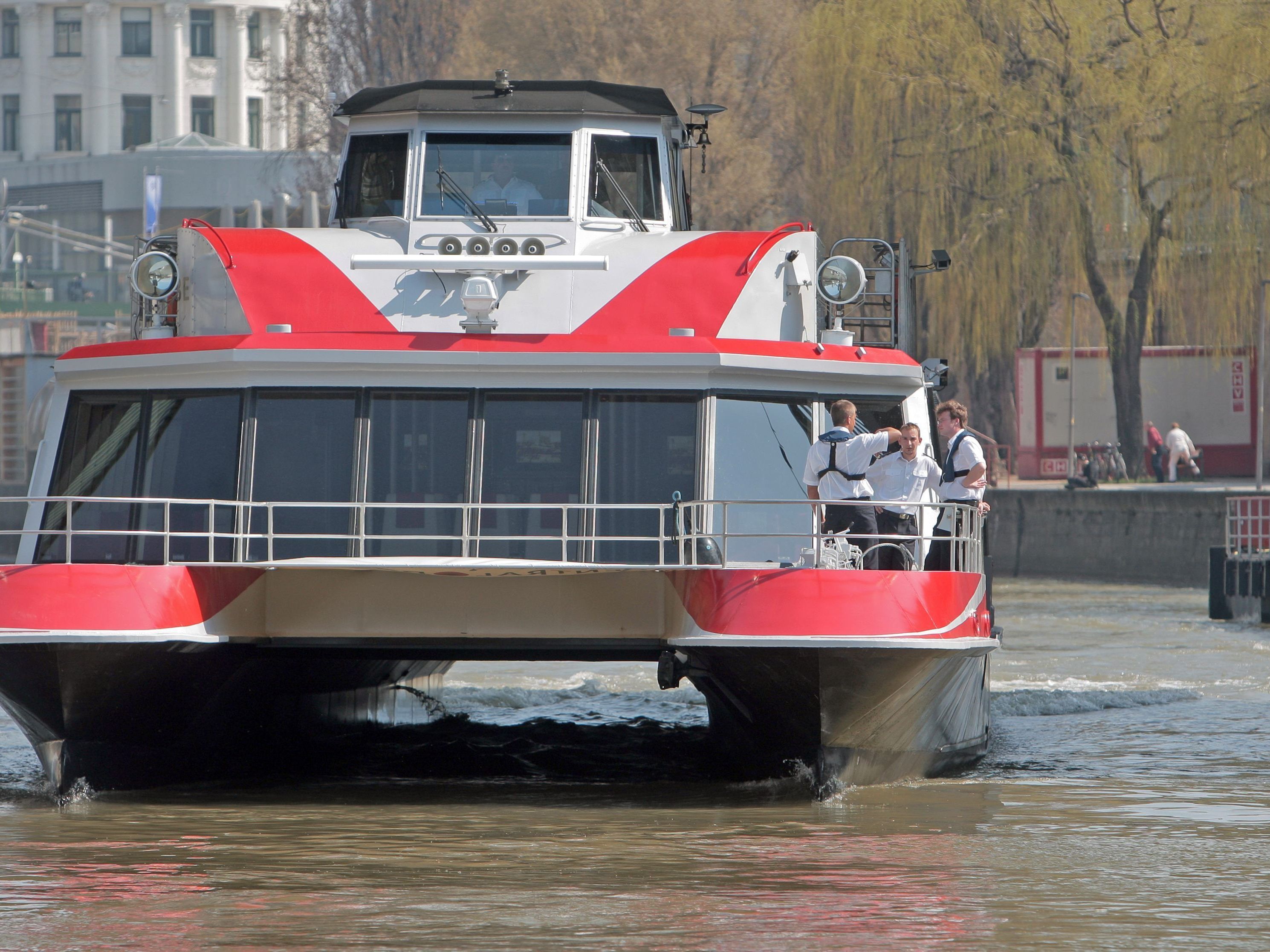Der Twin City Liner bringt Passagiere ab 24. November zu den Weihnachtsmärkten in Bratislava. Der Twin City Liner bringt Passagiere ab 24. November zu den Weihnachtsmärkten in Bratislava.