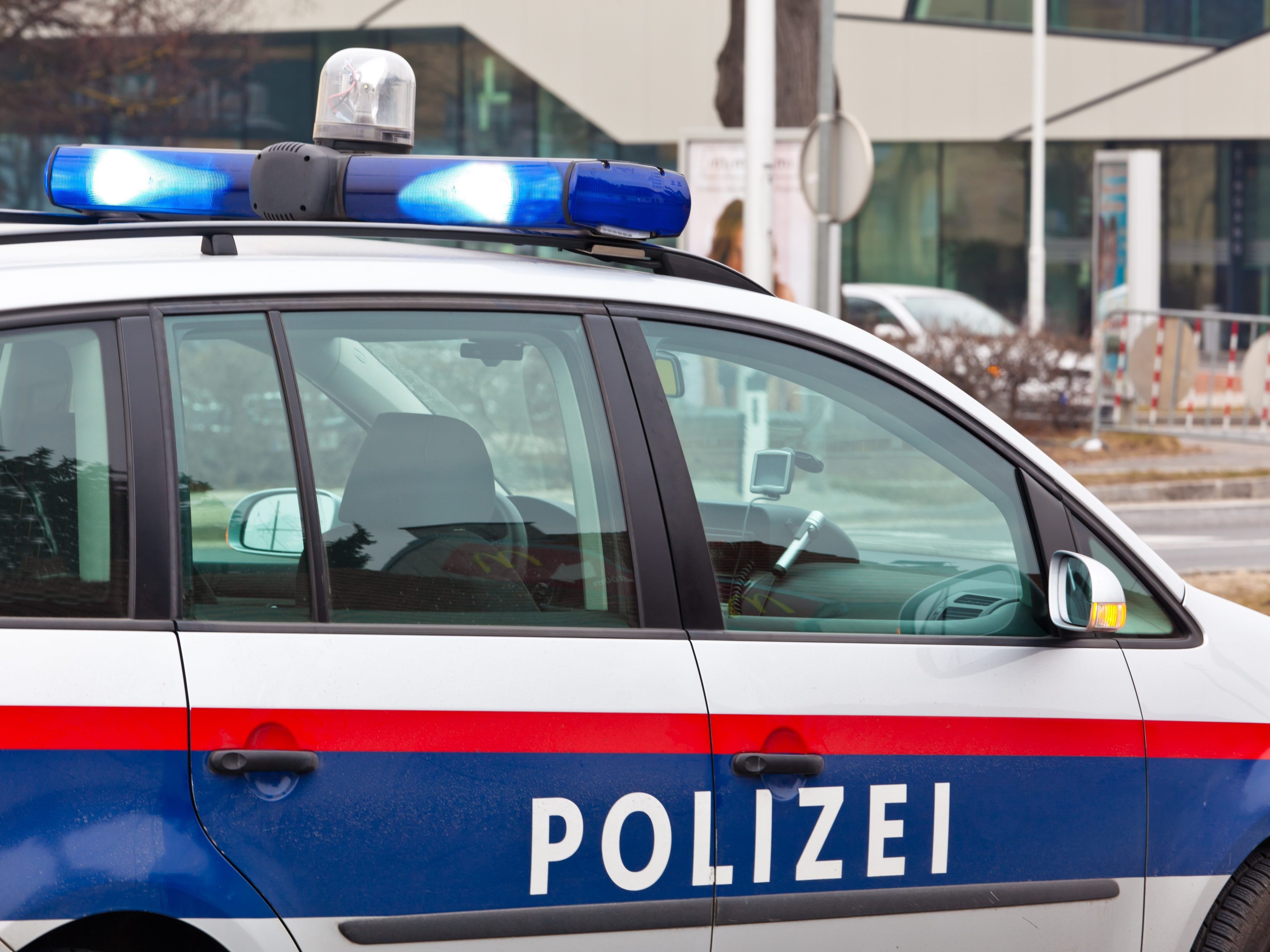 Ein Mann verhielt sich den Beamten gegenüber plötzlich aggressiv. Ein Mann verhielt sich den Beamten gegenüber plötzlich aggressiv.