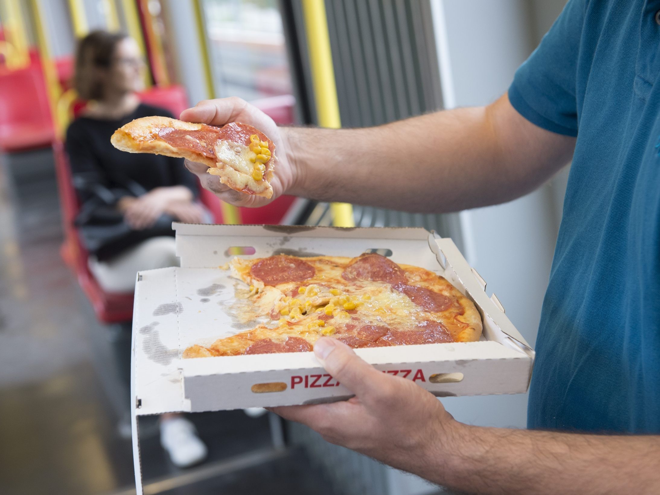 Das Essen in den U-Bahnlinien soll vorerst nicht gestraft werden.