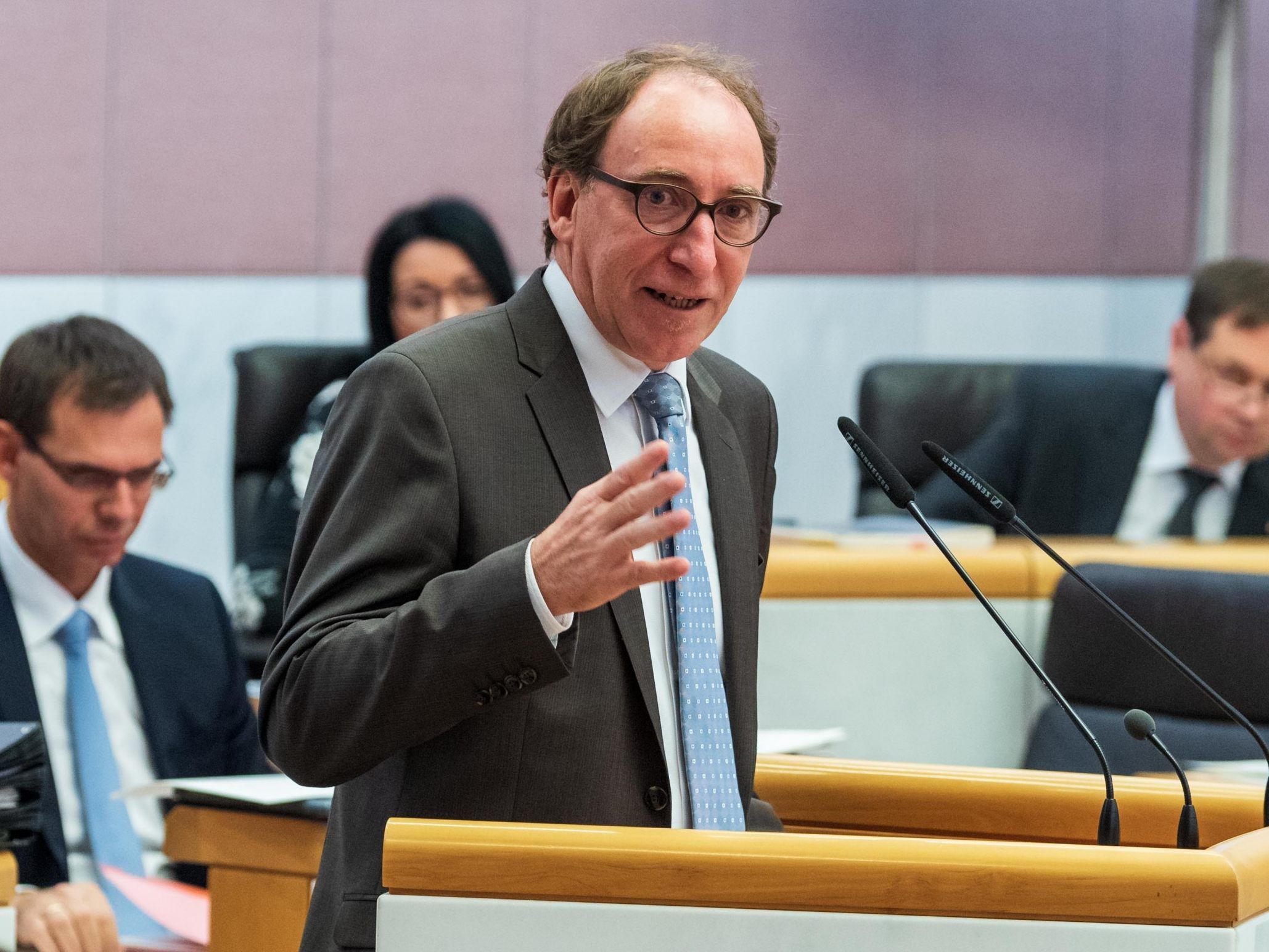 Rauch hat heute in der Regierungssitzung das Thema "Humanitäres Bleiberecht" auf die Tagesordnung gebracht.