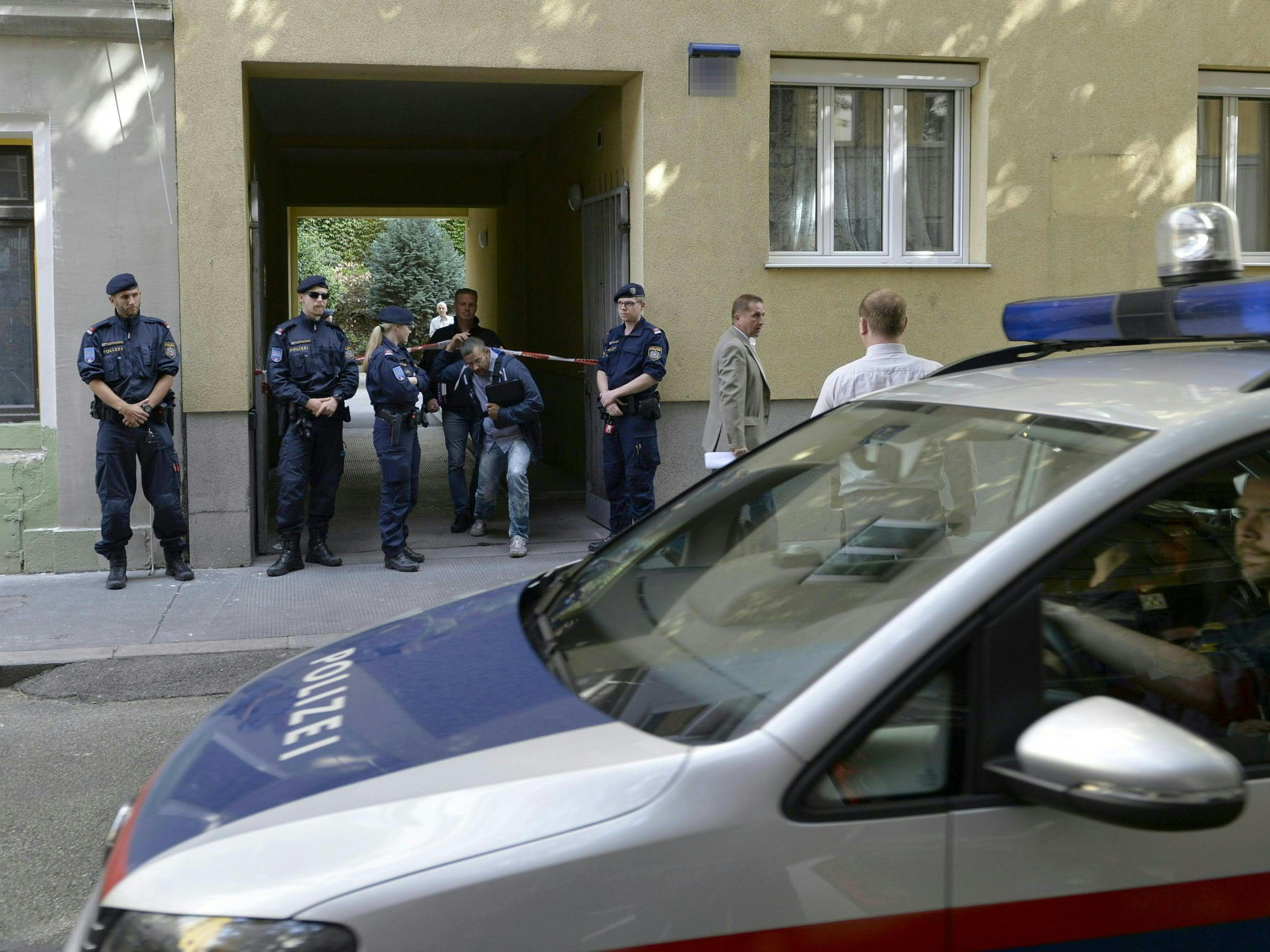 Das Mädchen ist in Wien-Favoriten mit mehreren Messerstichen getötet worden. Das Mädchen ist in Wien-Favoriten mit mehreren Messerstichen getötet worden.