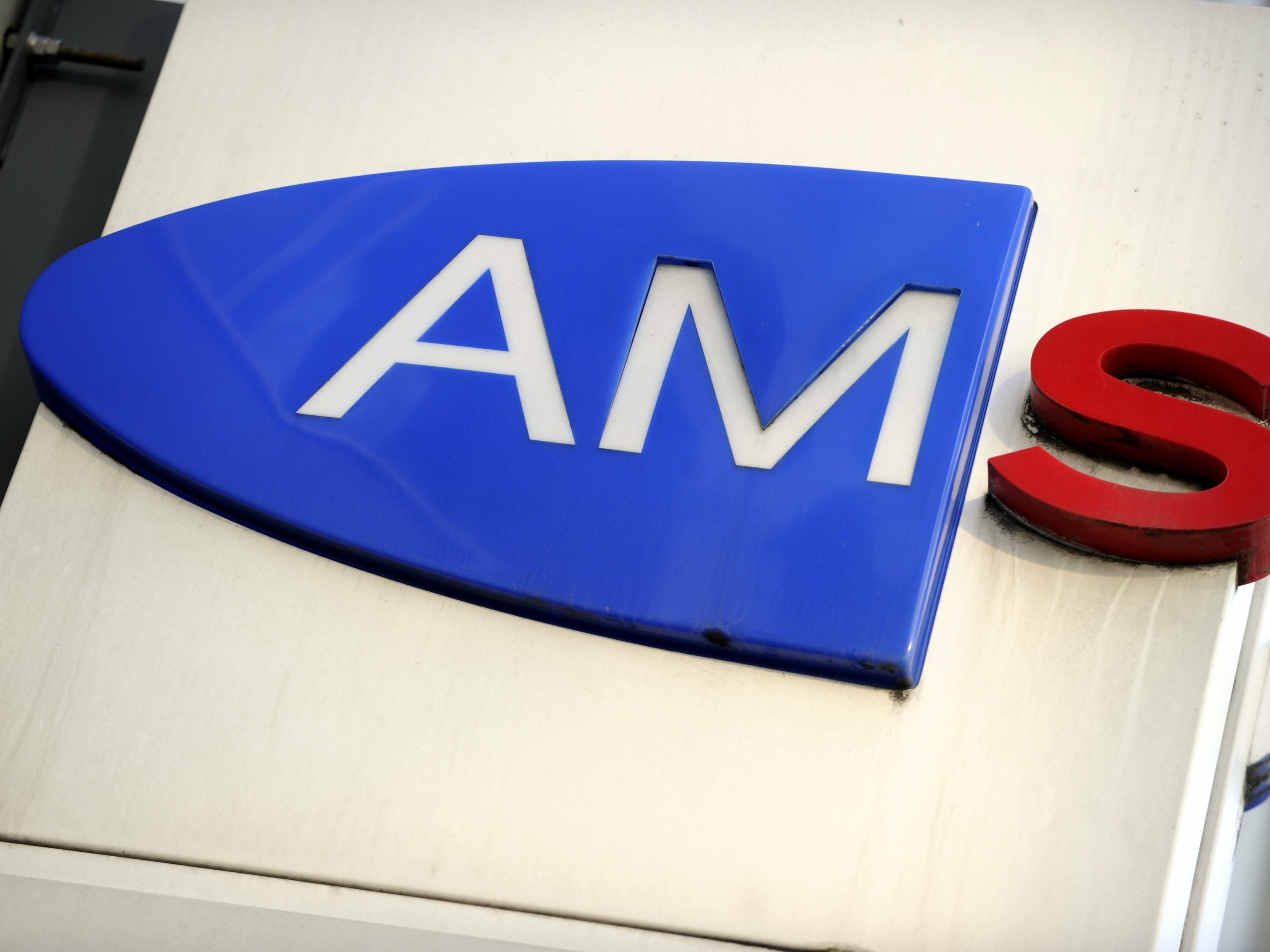 Zum Abbau komme es, weil die Nachfrage nach Kursen sinke.