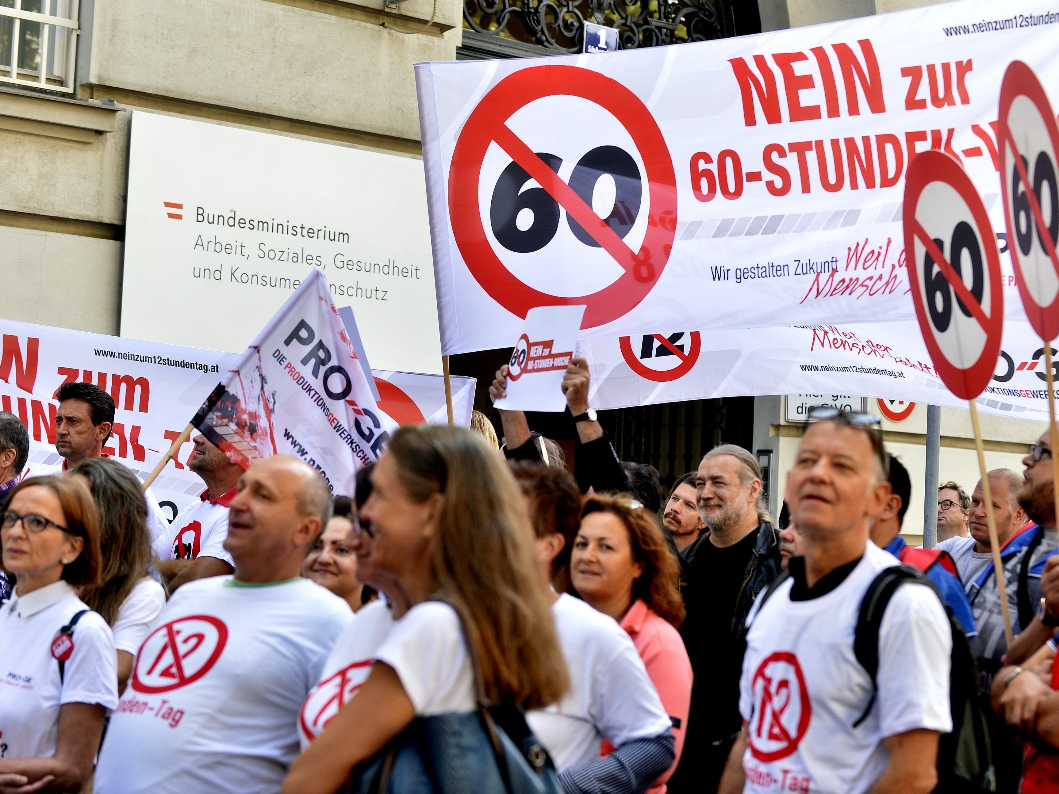 Die Gewerkschaft wird am Montag vor dem Sozialministerium protestieren. Die Gewerkschaft wird am Montag vor dem Sozialministerium protestieren.