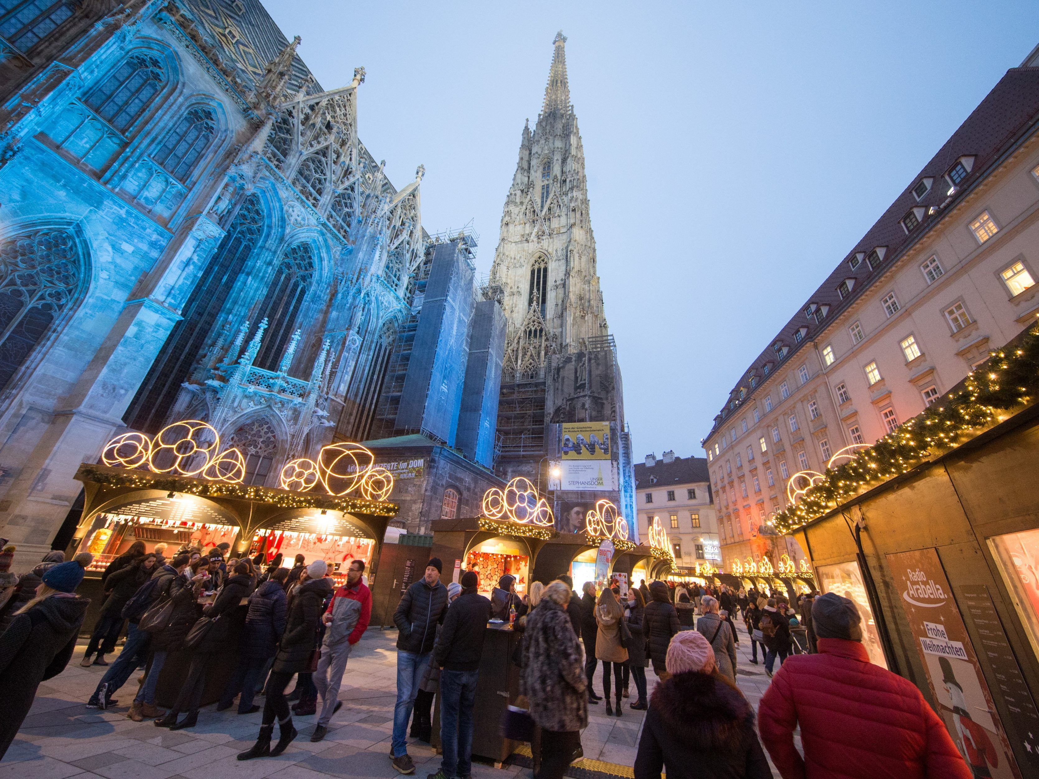 Der ARBÖ rät, mit öffentlichen Verkehrsmittel zu den Weihnachtsmärkten in Wien anzureisen.