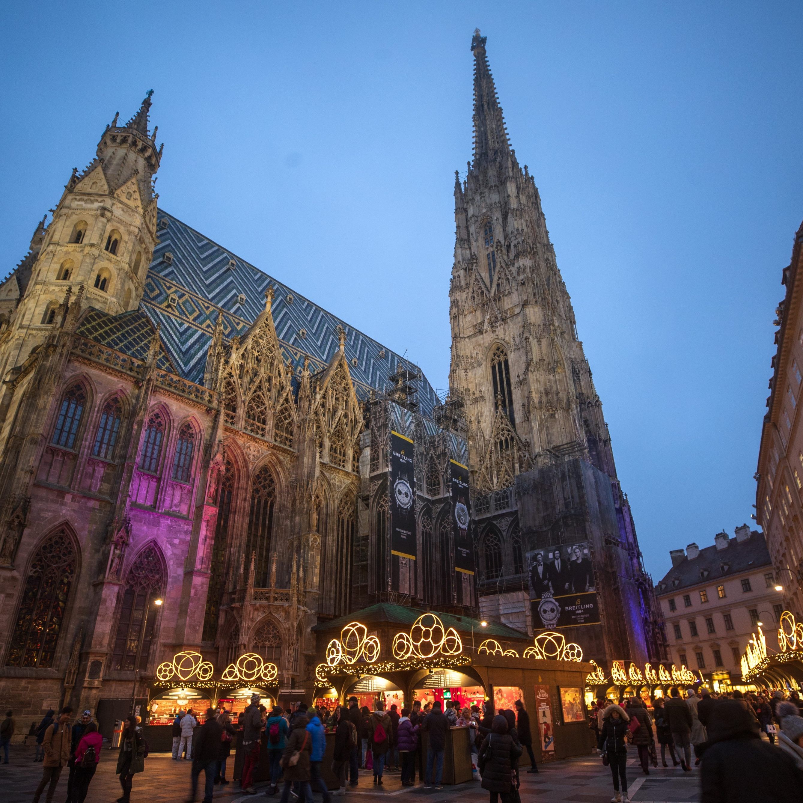 Zahlreiche Politiker singen für "Licht ins Dunkel" im Wiener Stephansdom.
