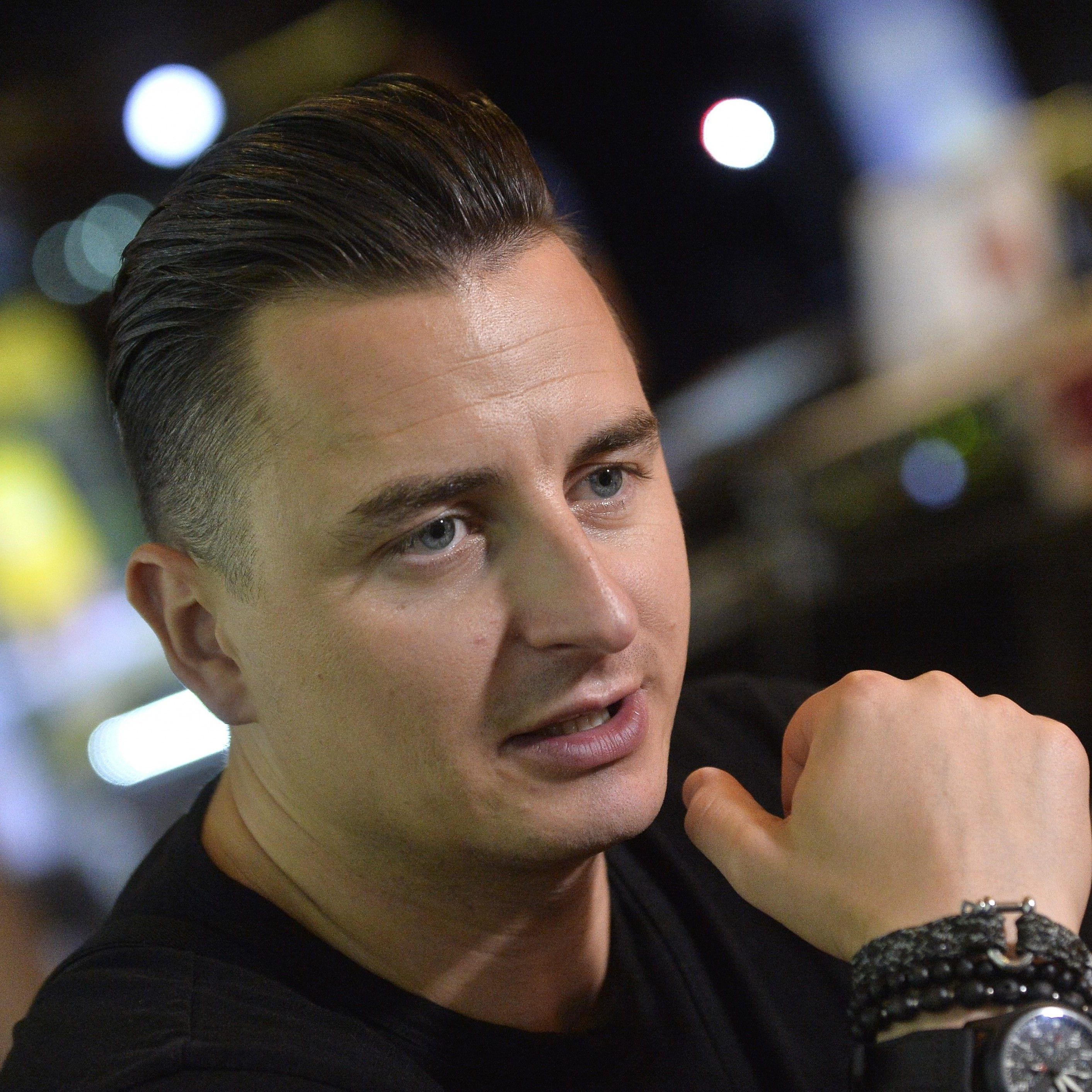 Andreas Gabalier verletzte sich an der Schulter.