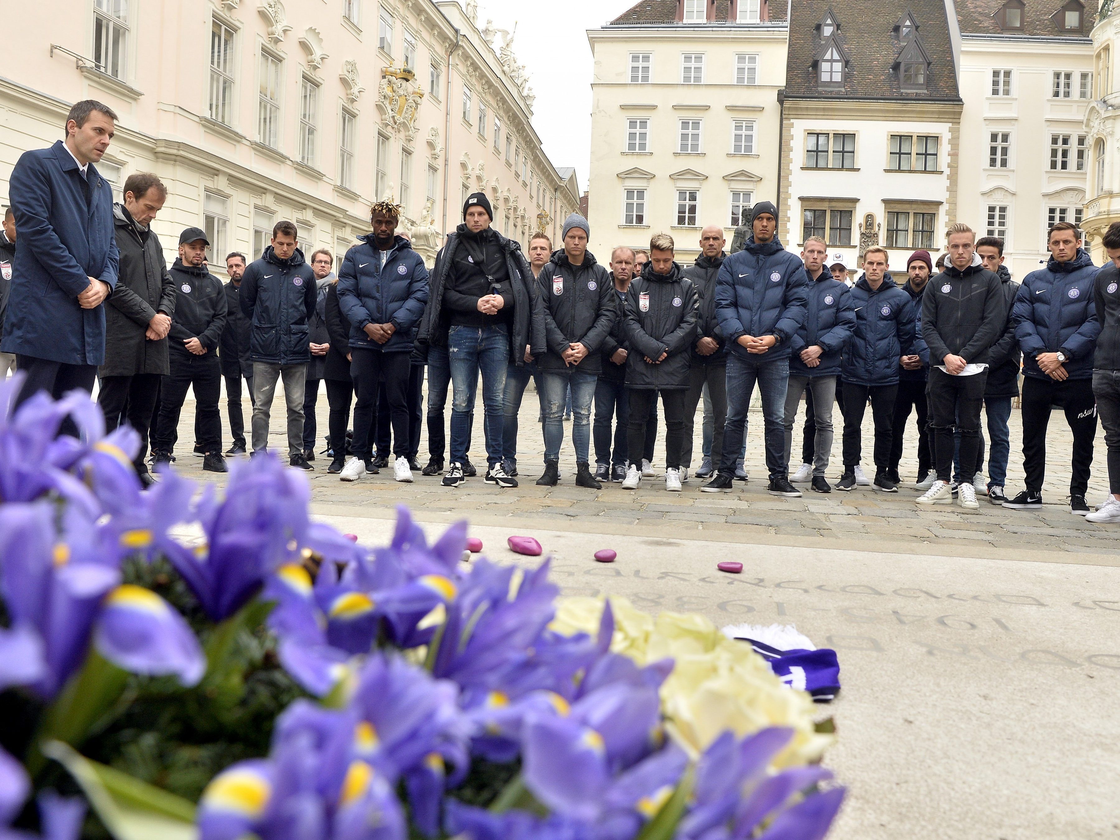 Im Gedenken an österreichischen jüdischen Opfer der Schoah besuchte die Austria das Mahnmal.