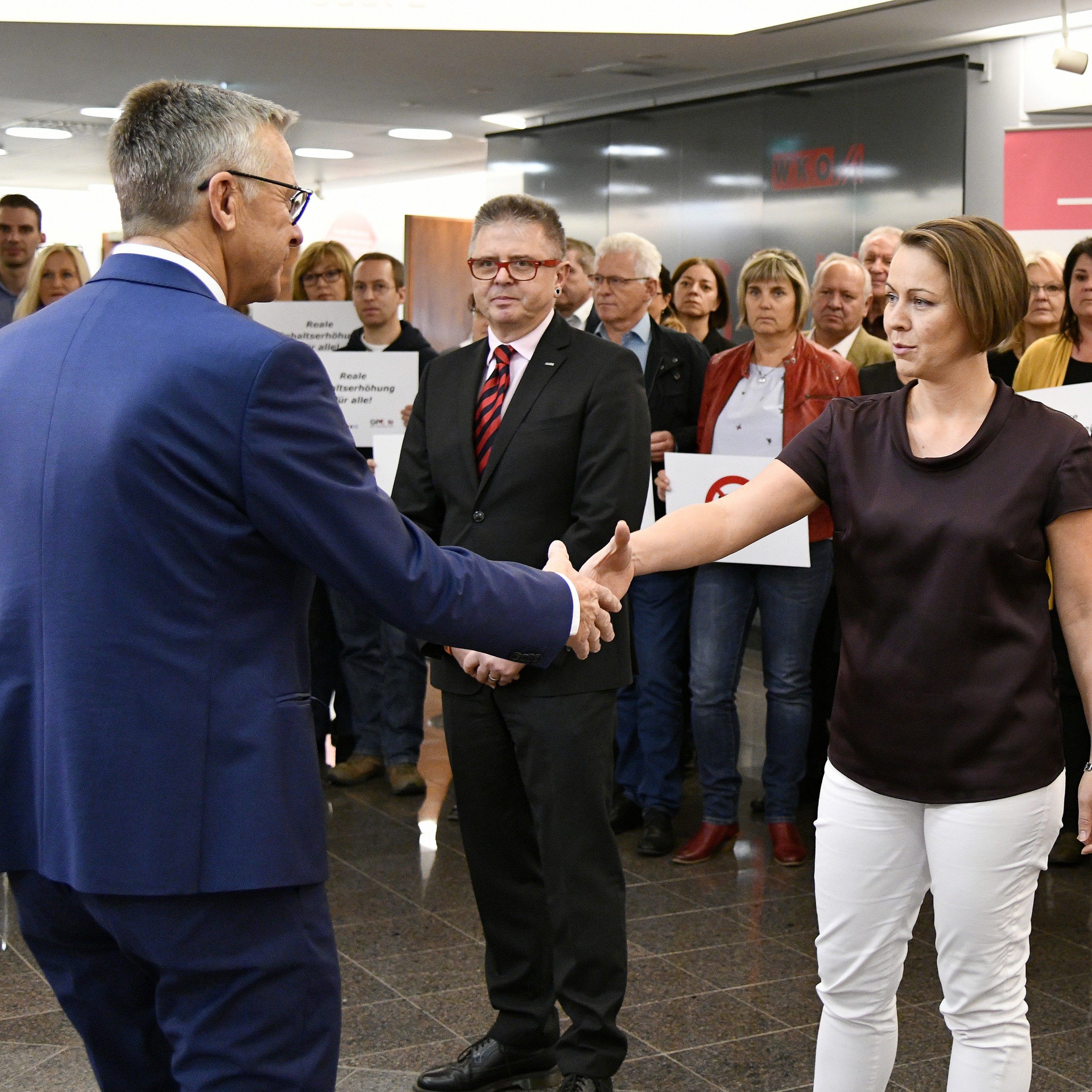 Vor der nächsten Verhandlungsrunde soll der Druck auf die Arbeitgeber verstärkt werden.