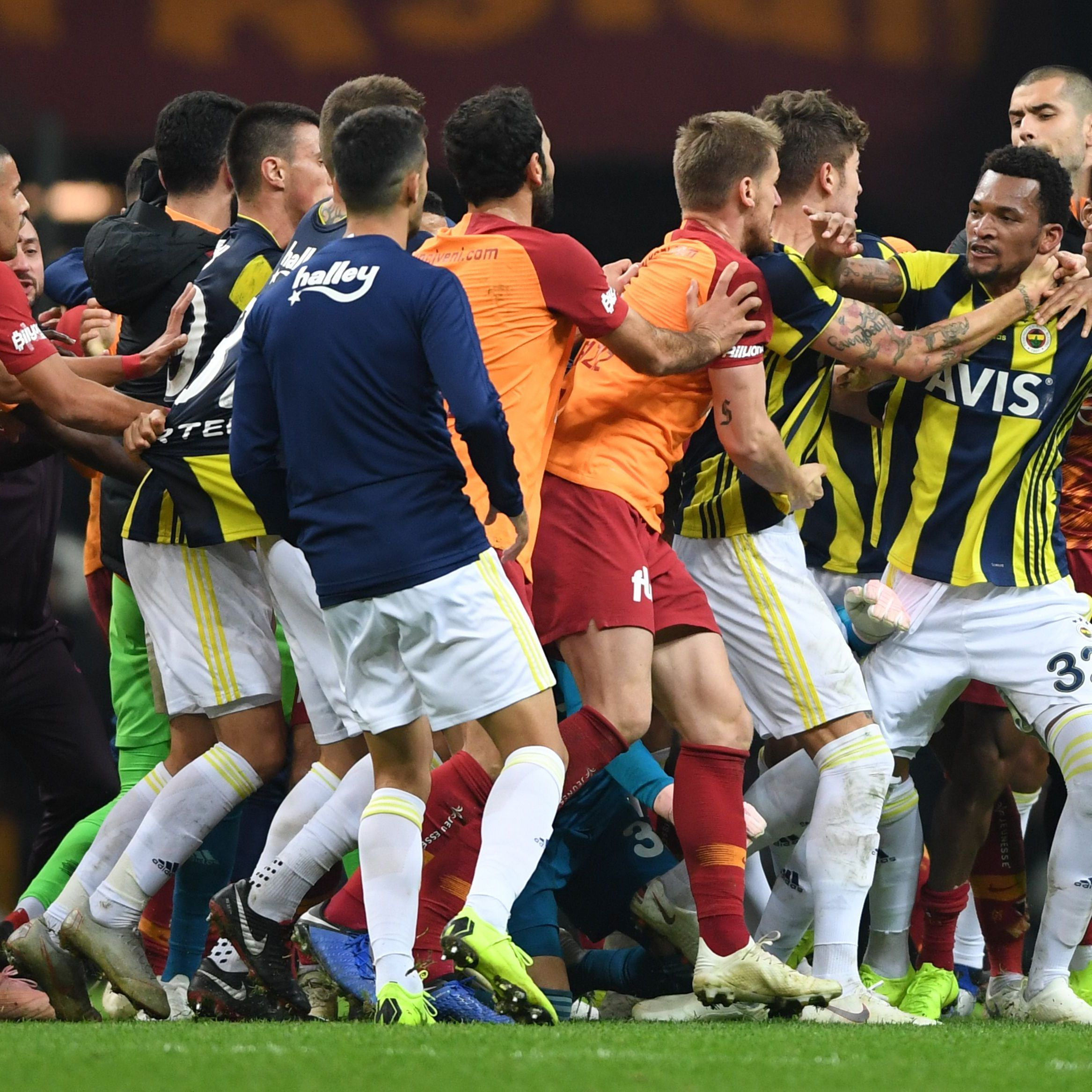 Tumult nach dem Istanbul-Derby.