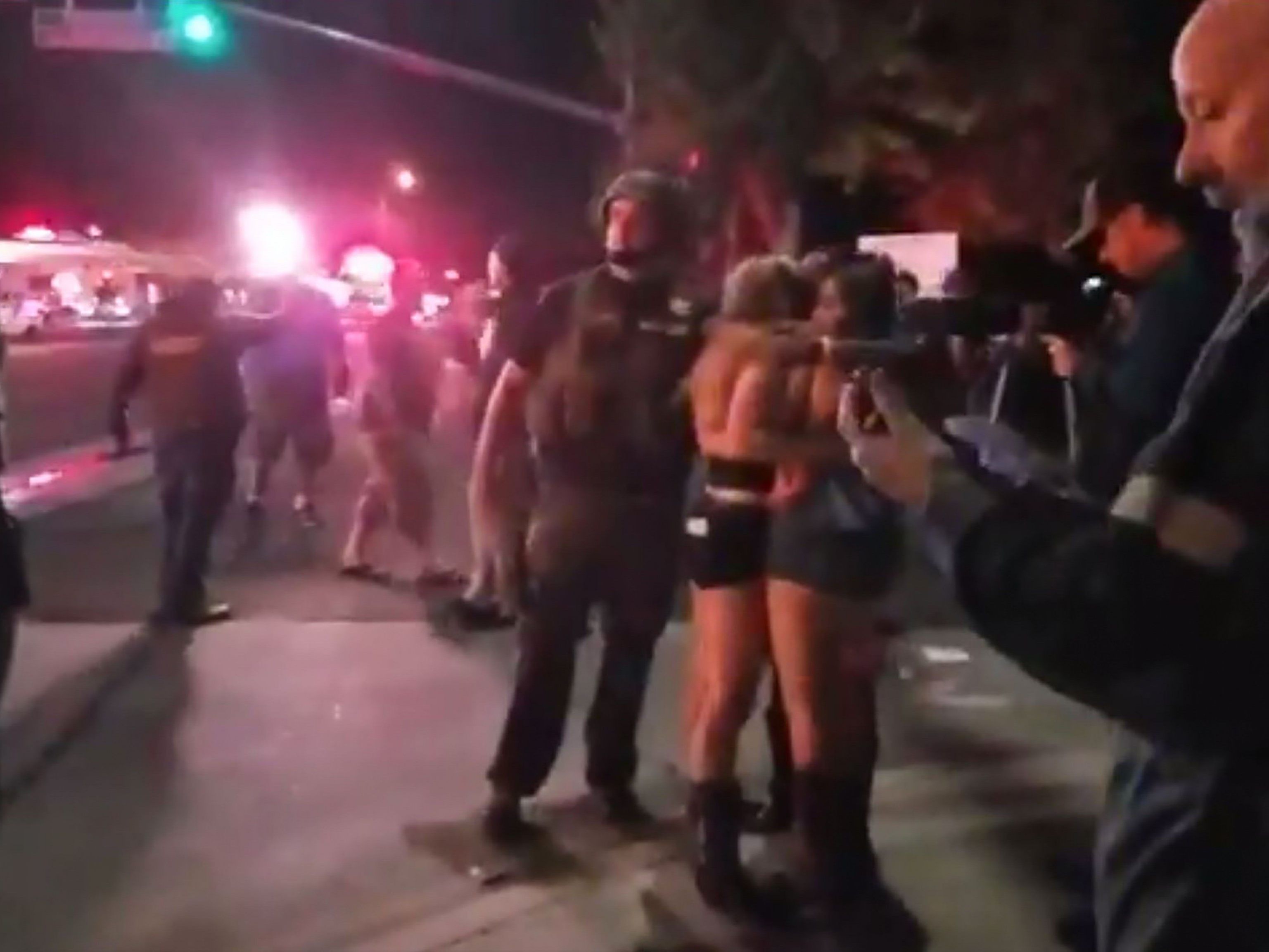 / Schützte ebenfalls tot / Schützte ebenfalls tot