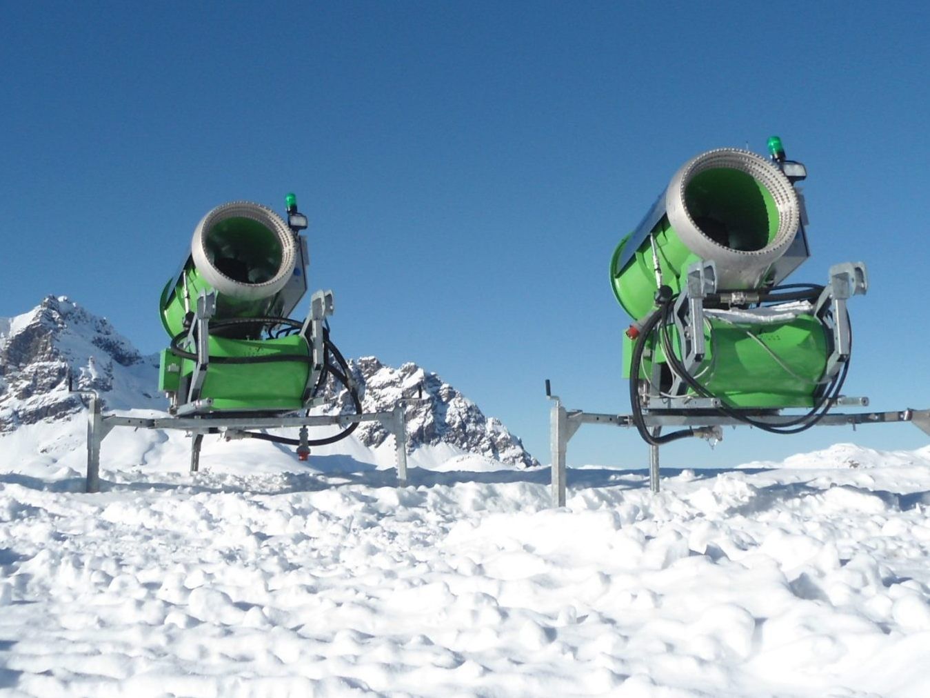 Super-Schneekanonen am Arlberg.