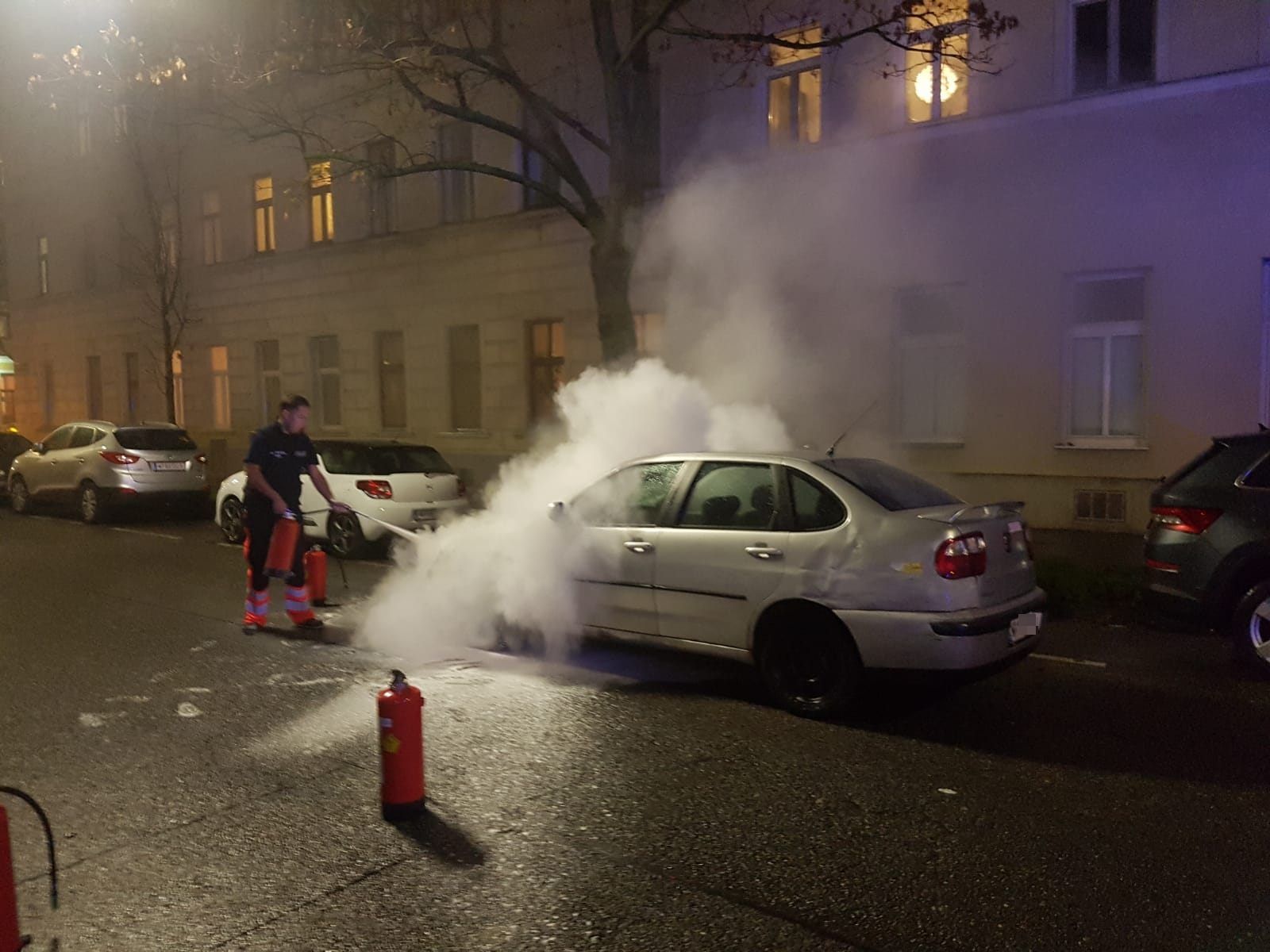 Warum das Auto brannte, ist bisher noch unklar.