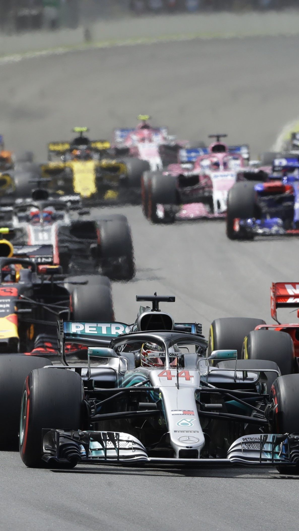 Lewis Hamilton fuhr in Brasilien zu seinem nächsten Erfolg.