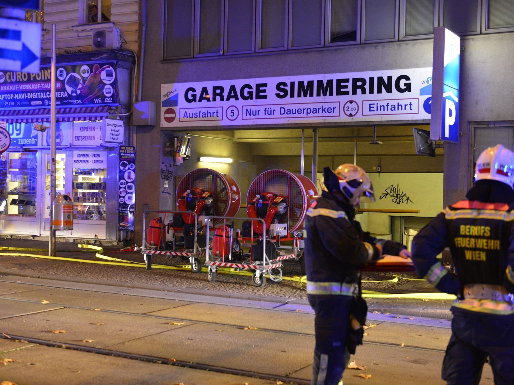 Der Brand brach in einer Tiefgarage in Wien-Simmering aus.