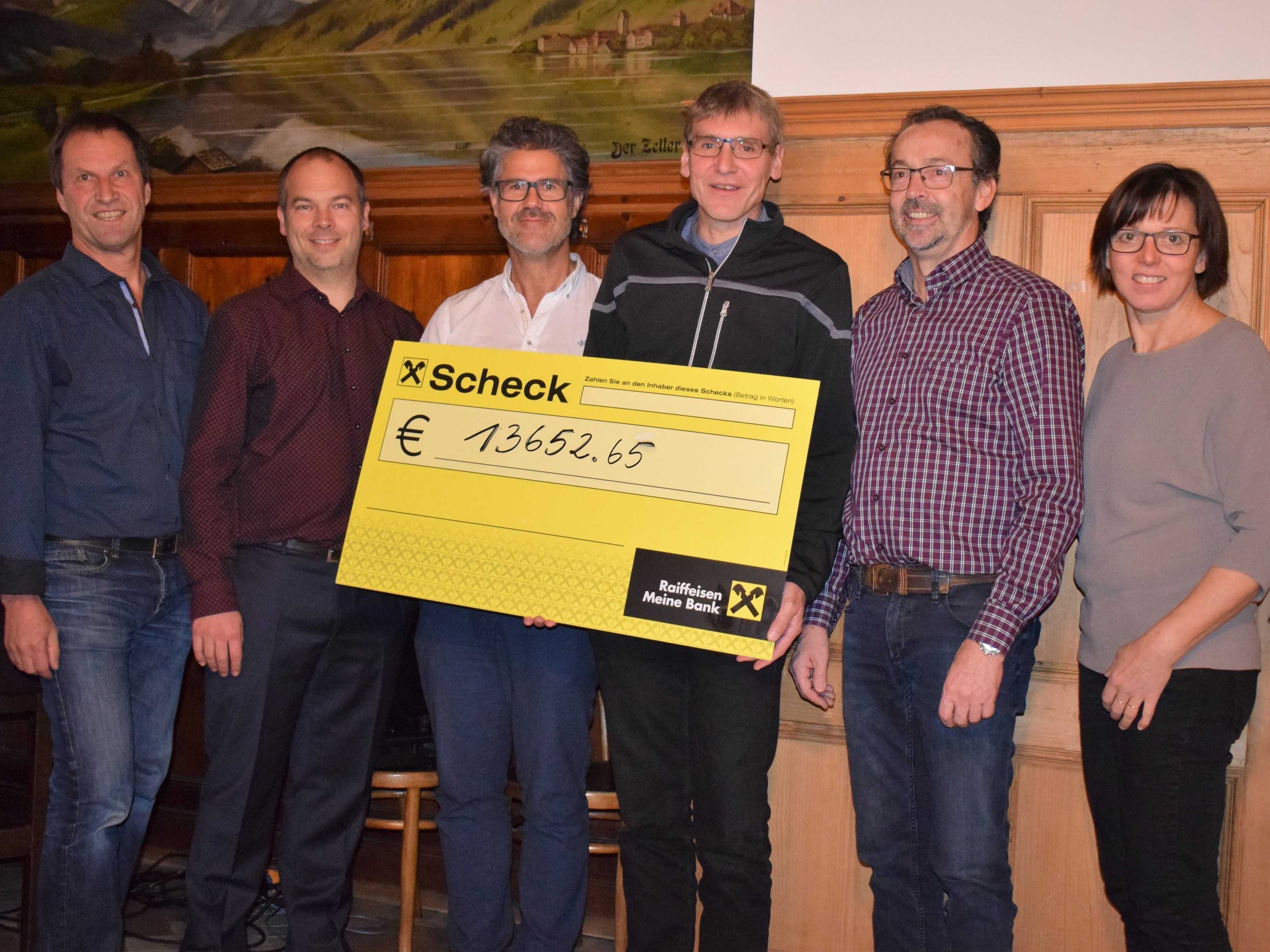 Bei der Scheckübergabe: Edwin Mennel, Mathias Wachter, Dr. Ingo Plötzeneder, Dr. Martin Dorner, Richard Berchtold und Franziska Dür. Bei der Scheckübergabe: Edwin Mennel, Mathias Wachter, Dr. Ingo Plötzeneder, Dr. Martin Dorner, Richard Berchtold und Franziska Dür.
