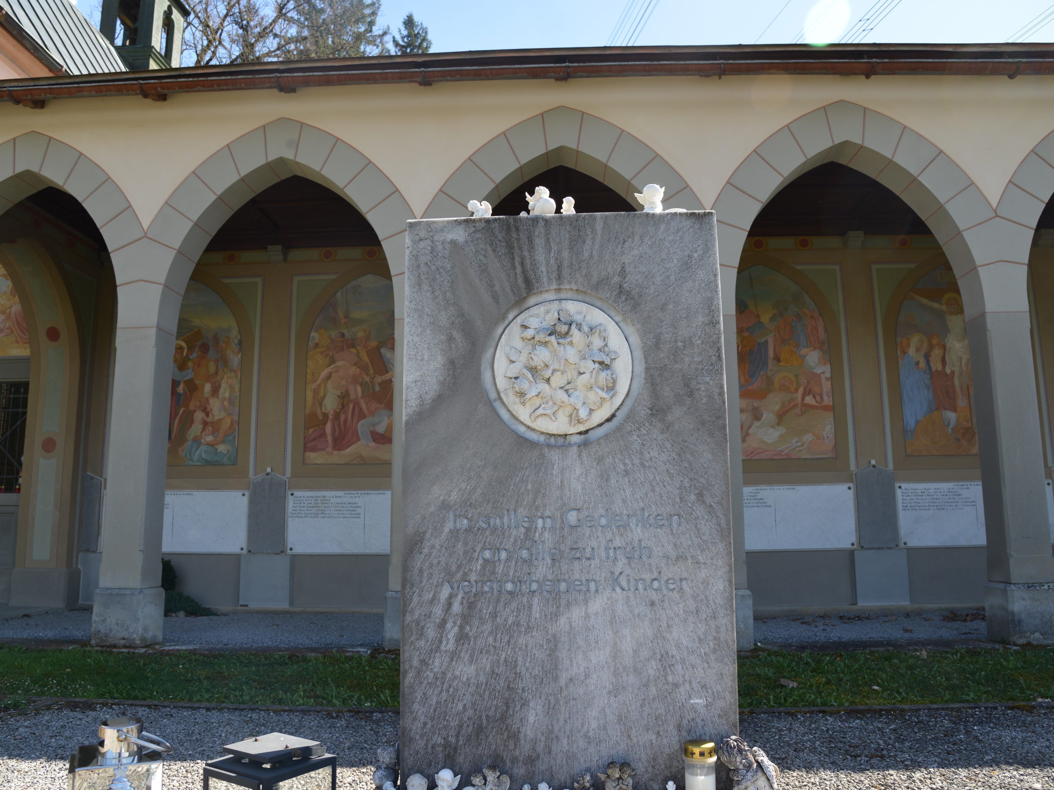 Gedenkgottesdienst mit anschließender Gräbersegnung in Rankweil für frühverstorbene Kinder. Gedenkgottesdienst mit anschließender Gräbersegnung in Rankweil für frühverstorbene Kinder.