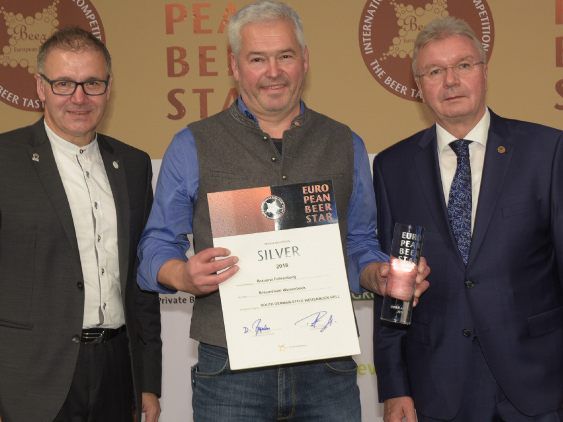 von links nach rechts: Georg Rittmayer (Präsident der Privaten Brauereien Bayern), Andreas Rosa (Braumeister), Detlef Projahn (Präsident des Bundesverbandes der Privaten Brauereien).