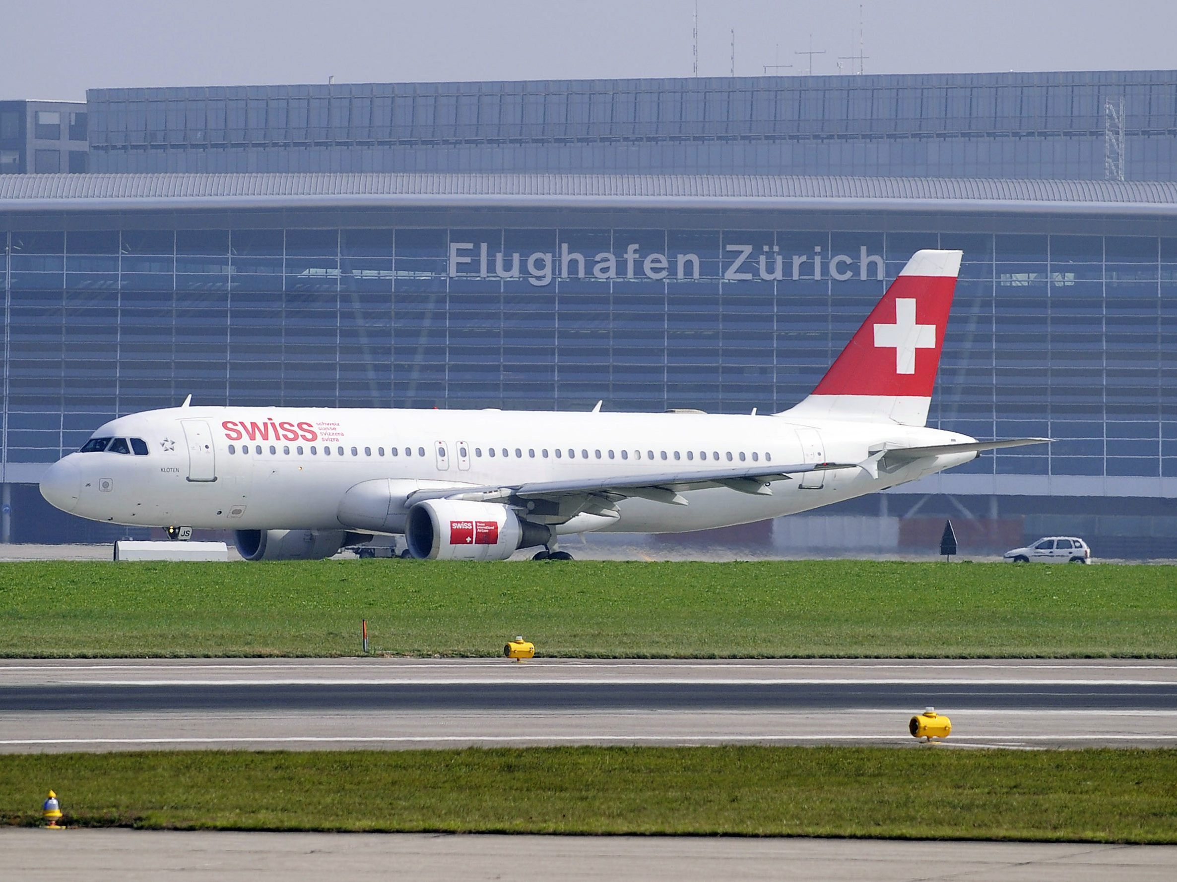 Heute vor 70 Jahren wurde der Flughafen Zürich in Betrieb genommen. Heute vor 70 Jahren wurde der Flughafen Zürich in Betrieb genommen.