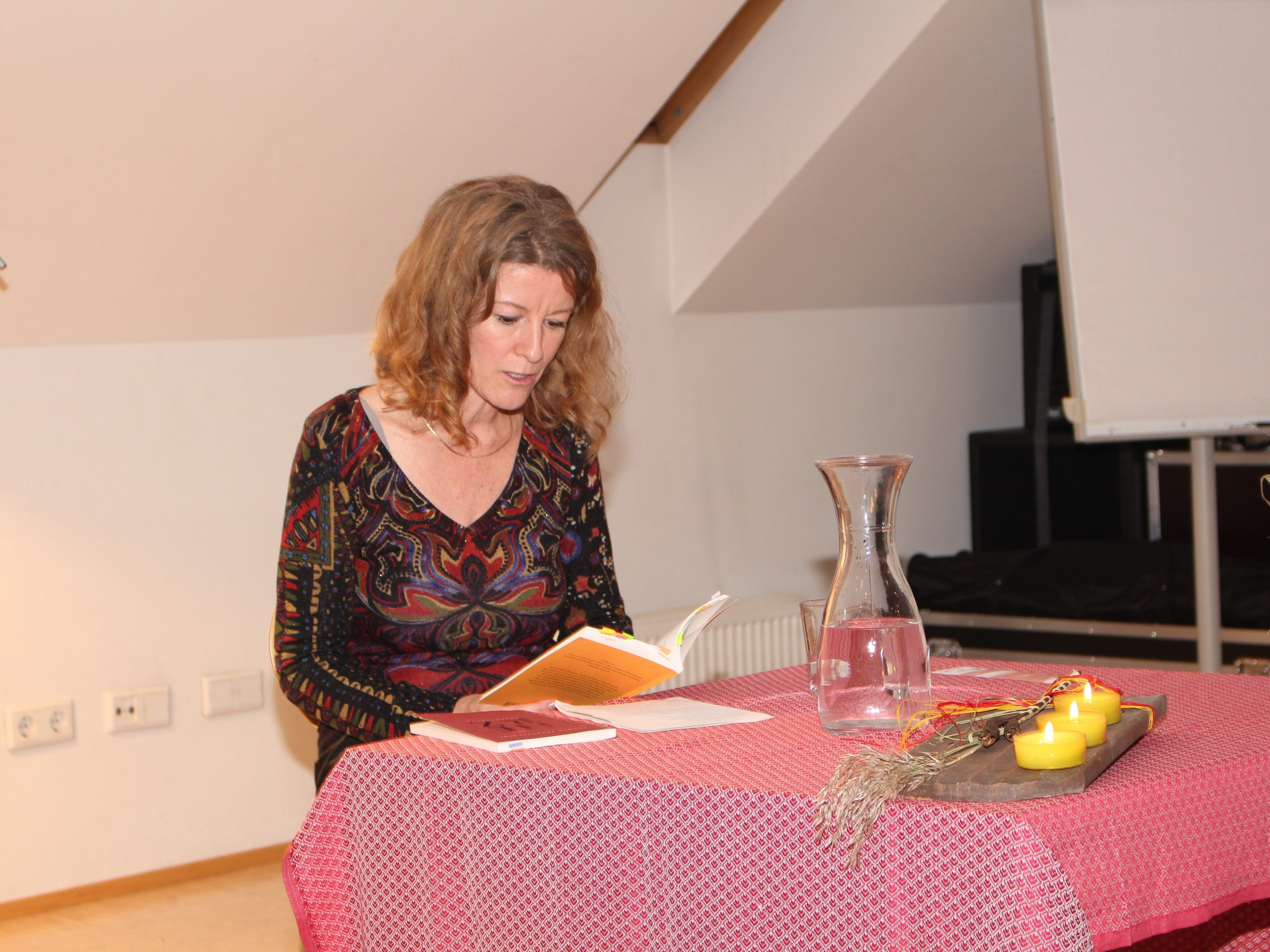 Carmen Franceschini las aus "Farben der Seele" im Domino. Carmen Franceschini las aus "Farben der Seele" im Domino.