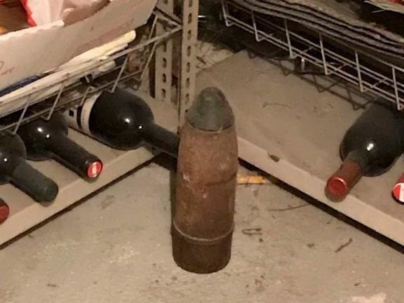 Das Kriegsmaterial war in einem Kellerabteil aufgetaucht.