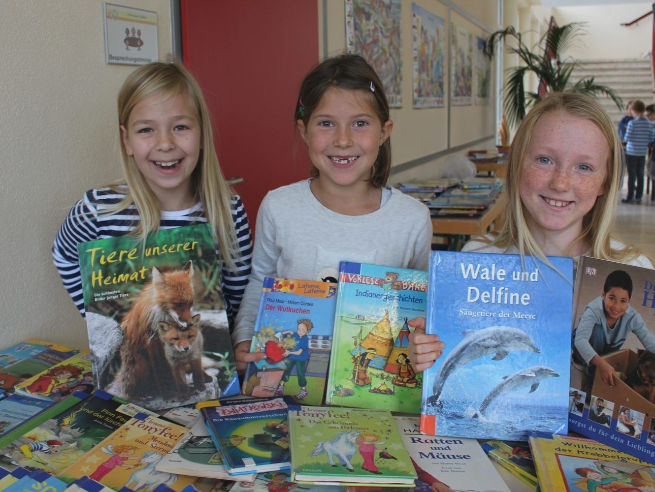 Eine Fundgrube für Kinder und Erwachsene bietet der „Flohmarkt“ der Bücherei-Spielothek in der Aula der Volksschule (Haupteingang) im Lochauer Schulzentrum.