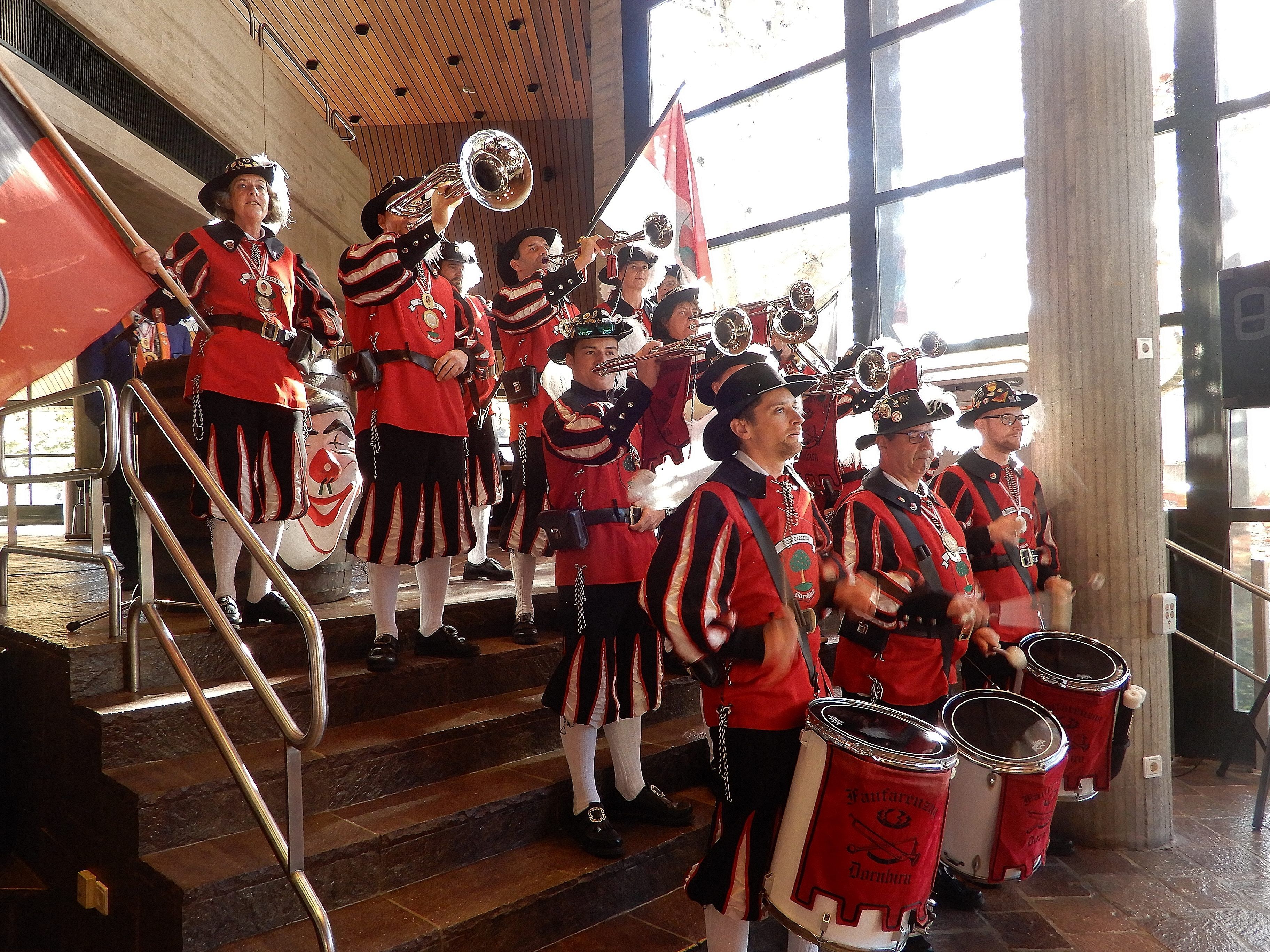 Der Fanfarenzug Dornbirn läutete den Fasching gebührend und lautstark ein. Der Fanfarenzug Dornbirn läutete den Fasching gebührend und lautstark ein.