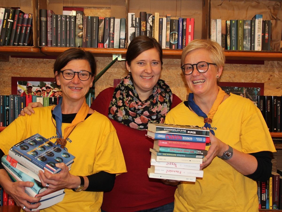 Vorfreude auf den Flohmarkt: Martina Natter, Elisabeth Felder und Sandra Fischer.