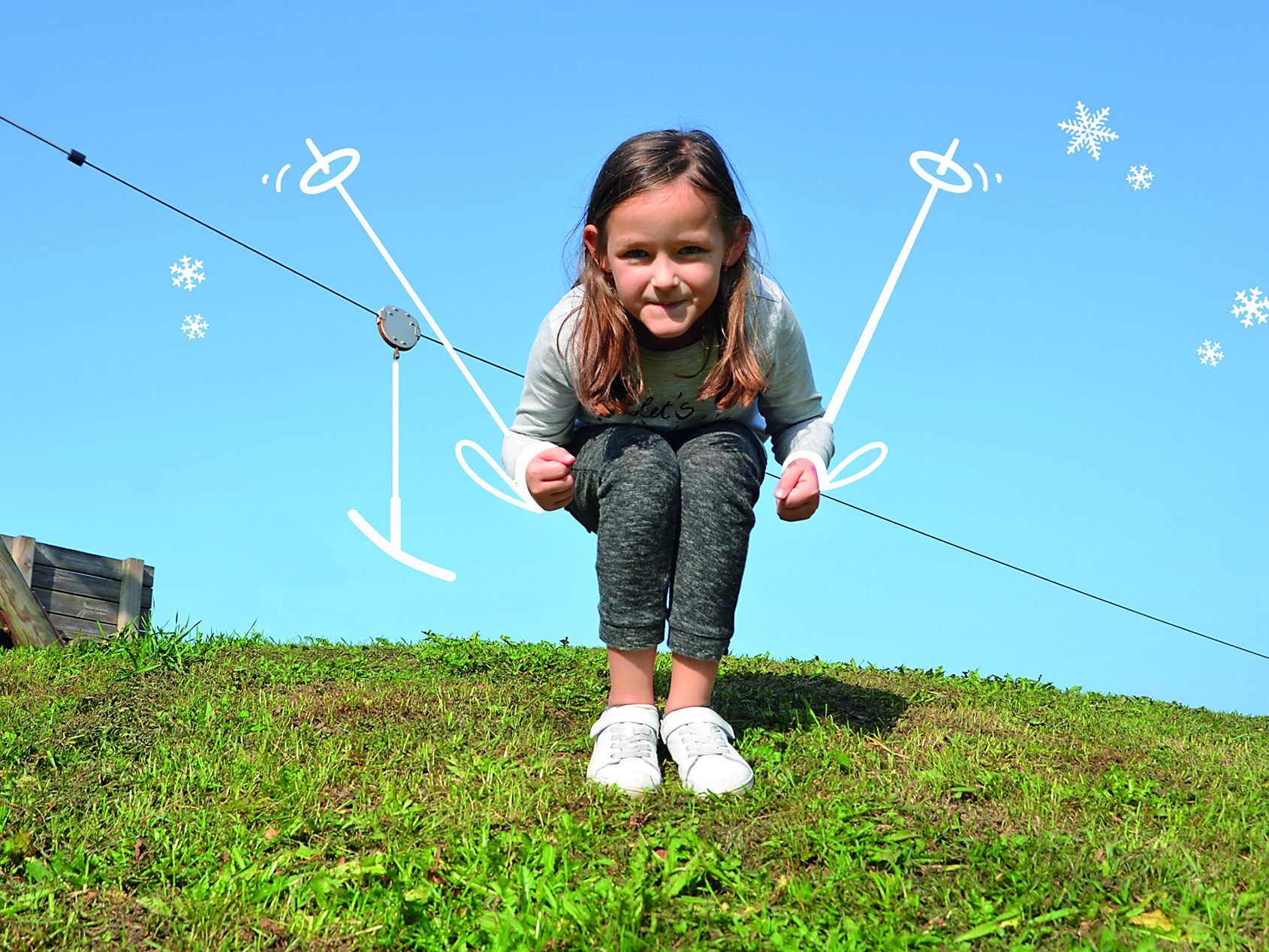 Noch muss Pia die Abfahrtshocke auf dem Hügel im Kinderdorf Kronhalde trainieren