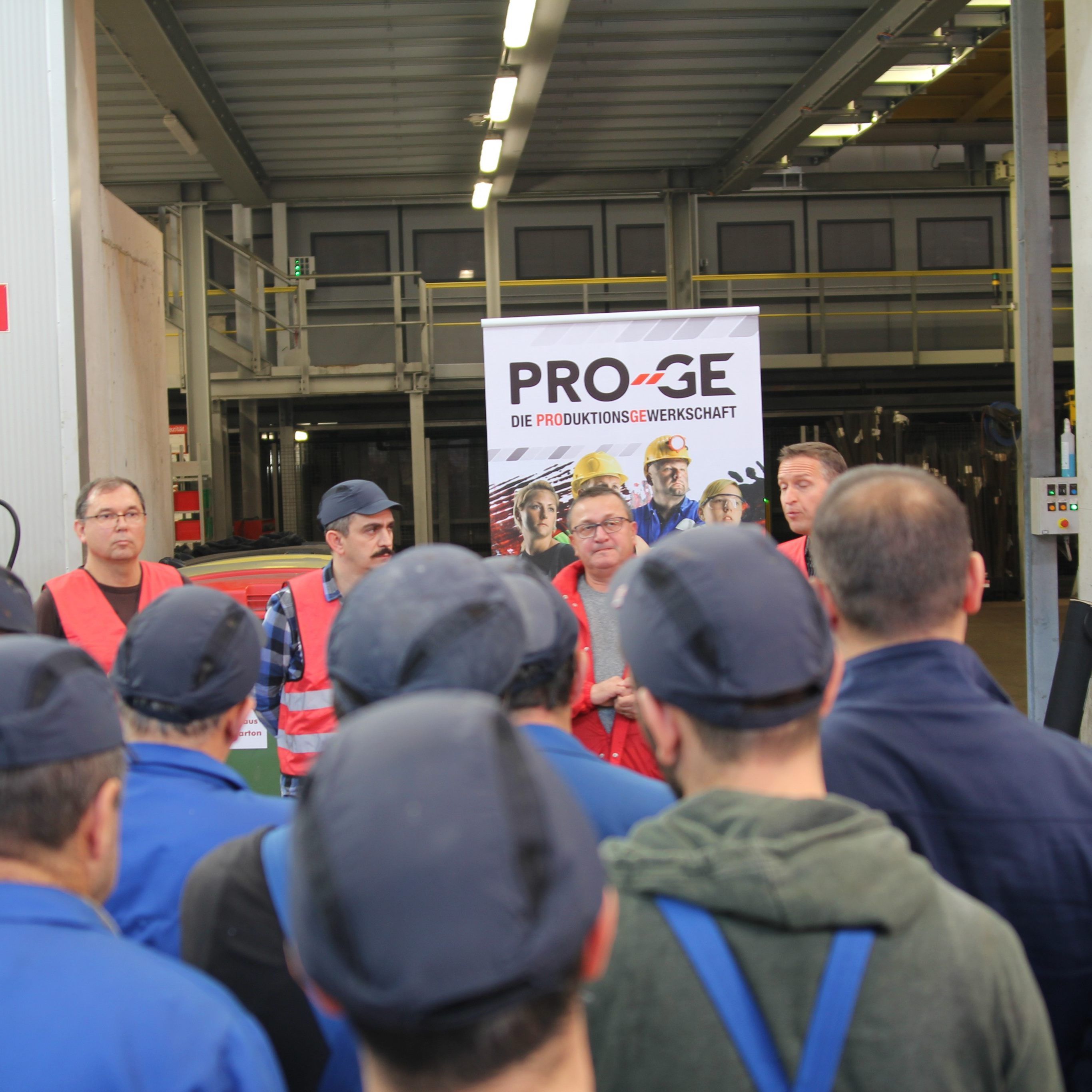 Auch in Vorarlberg fanden Warnstreiks, hier bei Collini in Bludesch, statt.