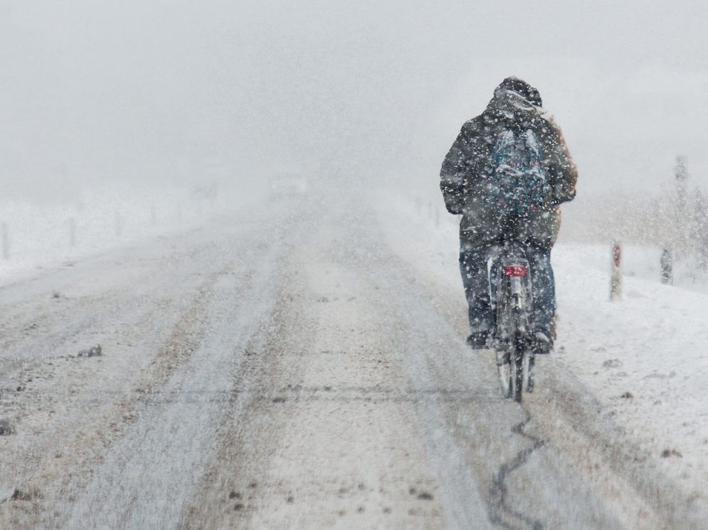 So lenkt man sein E-Bike sicher durch den Winter. So lenkt man sein E-Bike sicher durch den Winter.