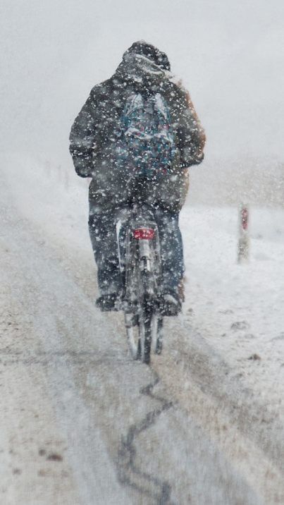 So lenkt man sein E-Bike sicher durch den Winter.