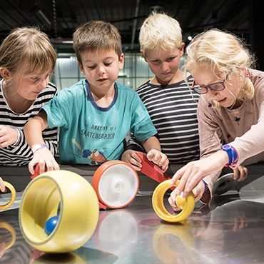 An über 500 Stationen finden alle etwas zum Hebeln, Kurbeln, Beobachten und Staunen.