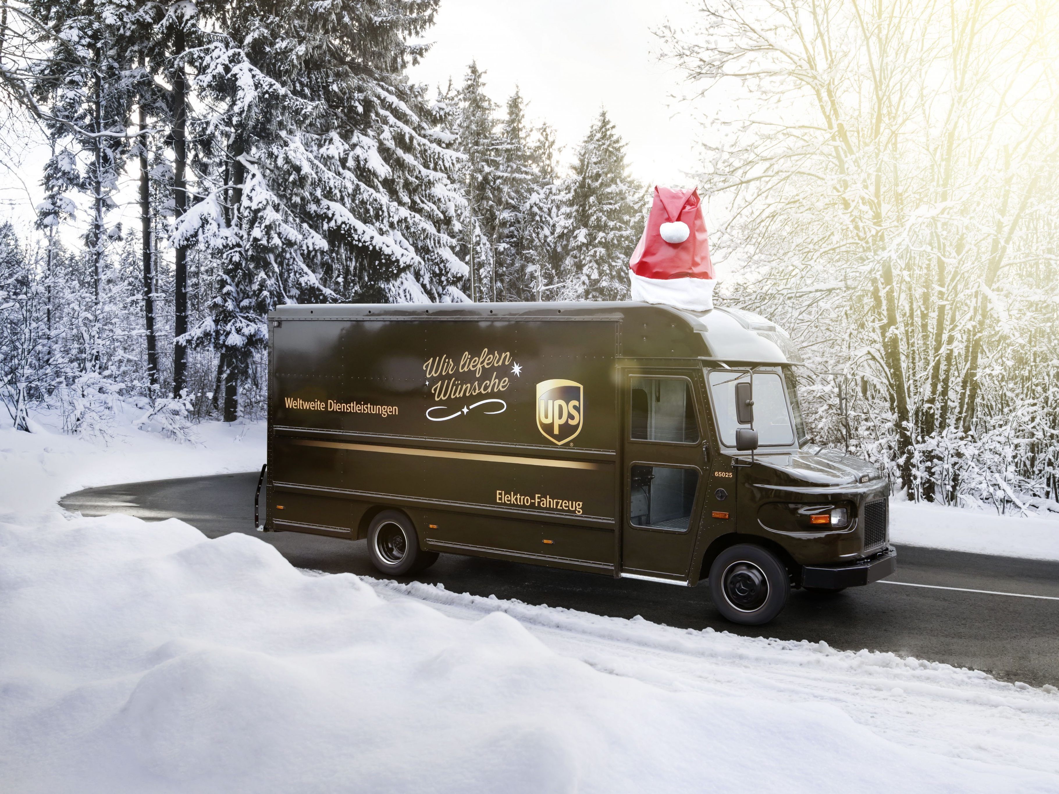 Der UPS Christmas Truck sammelt für bedürftige Kinder Spielzeug-Spenden in Wien und Umgebung. Der UPS Christmas Truck sammelt für bedürftige Kinder Spielzeug-Spenden in Wien und Umgebung.