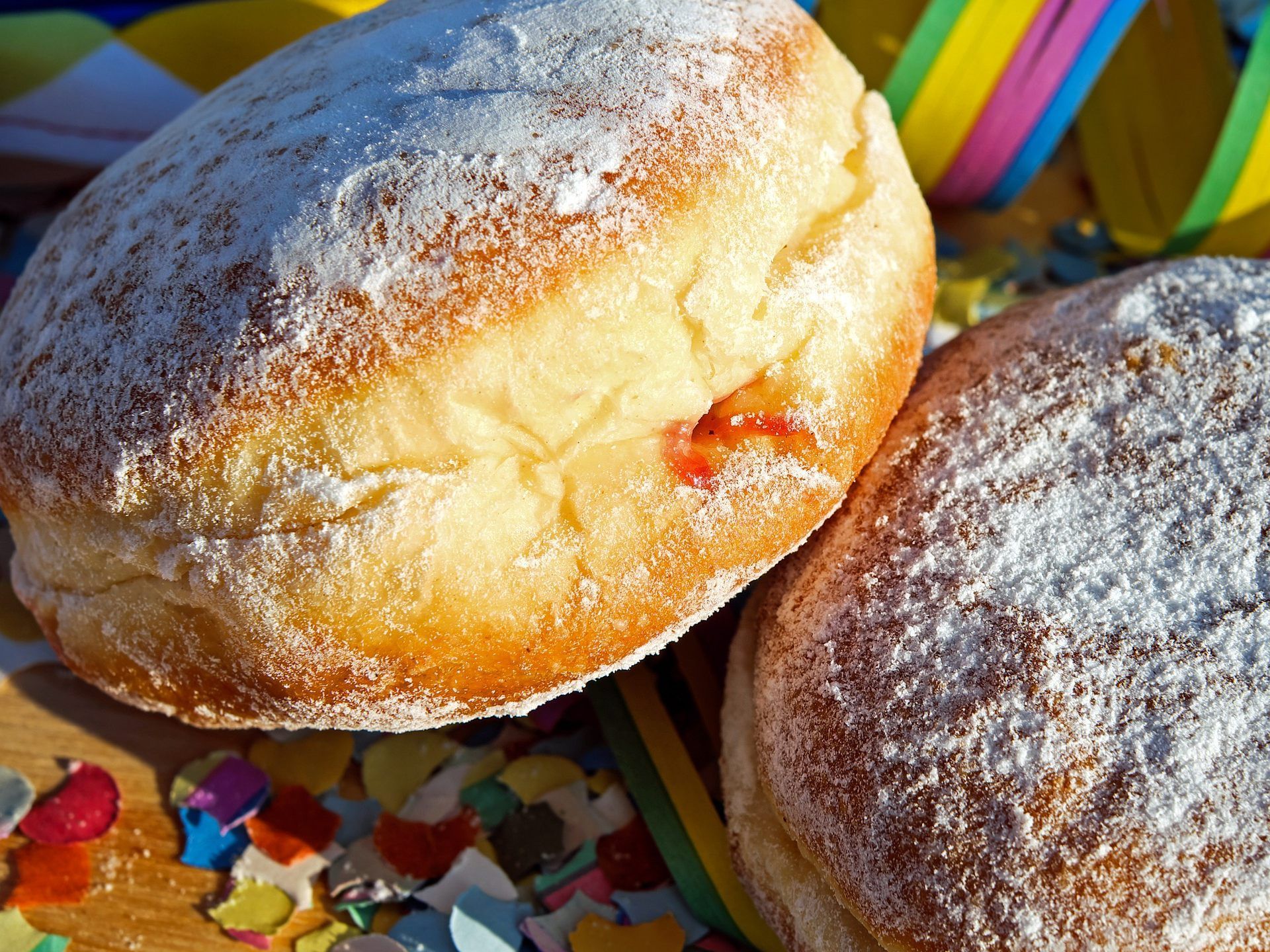 Wer die meisten Krapfen essen kann, gewinnt einen Gutschein.