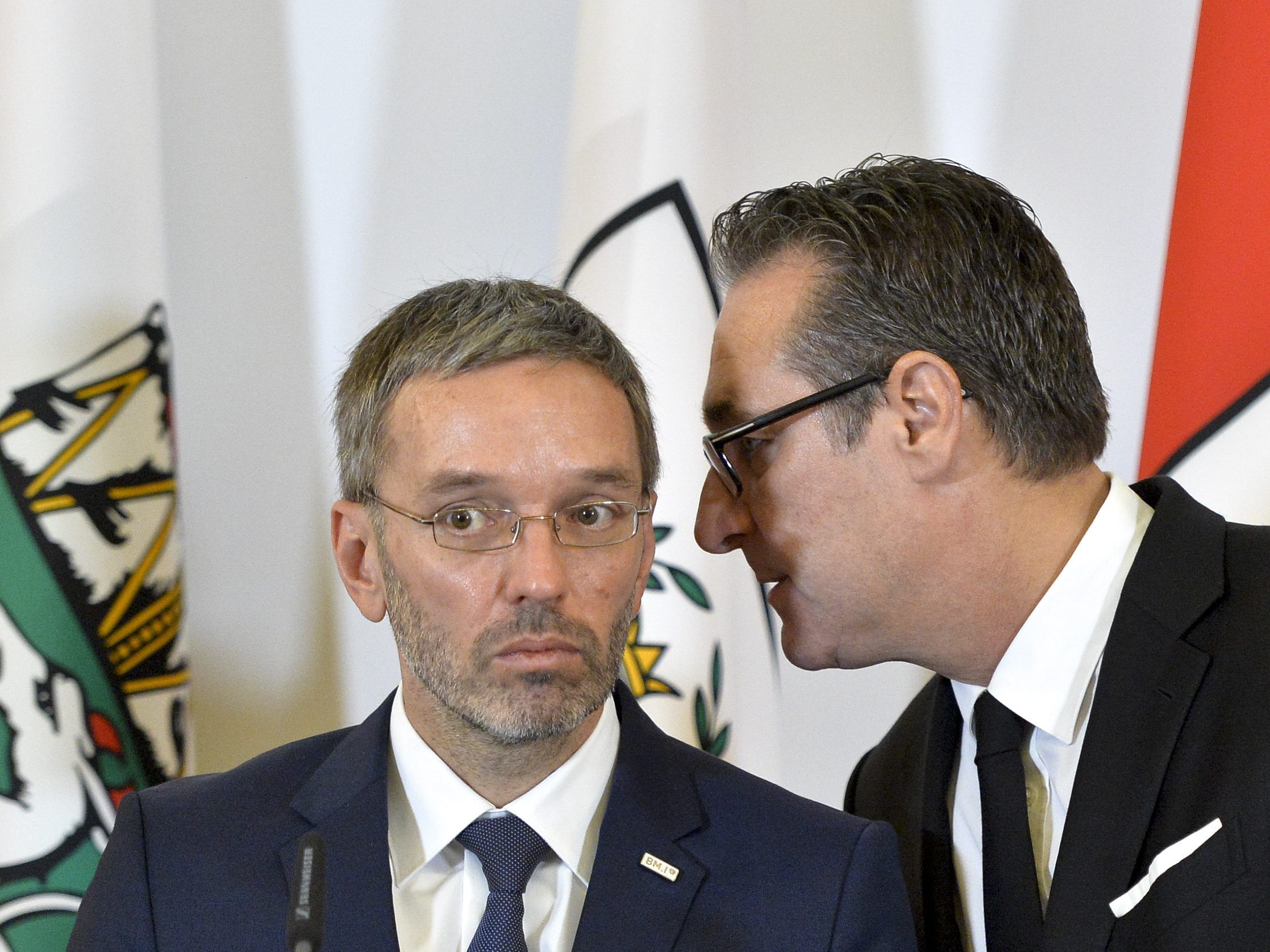 Laut dem Innenminister ist Österreich kein Einwanderungsland. Laut dem Innenminister ist Österreich kein Einwanderungsland.