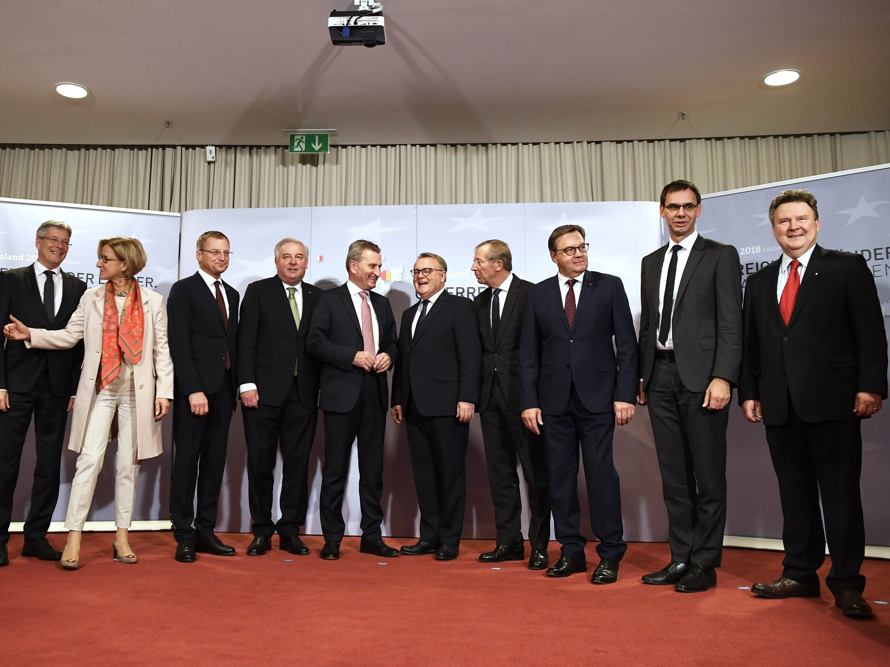 Die Landeshauptleutekonferenz mit Gästen. Die Landeshauptleutekonferenz mit Gästen.