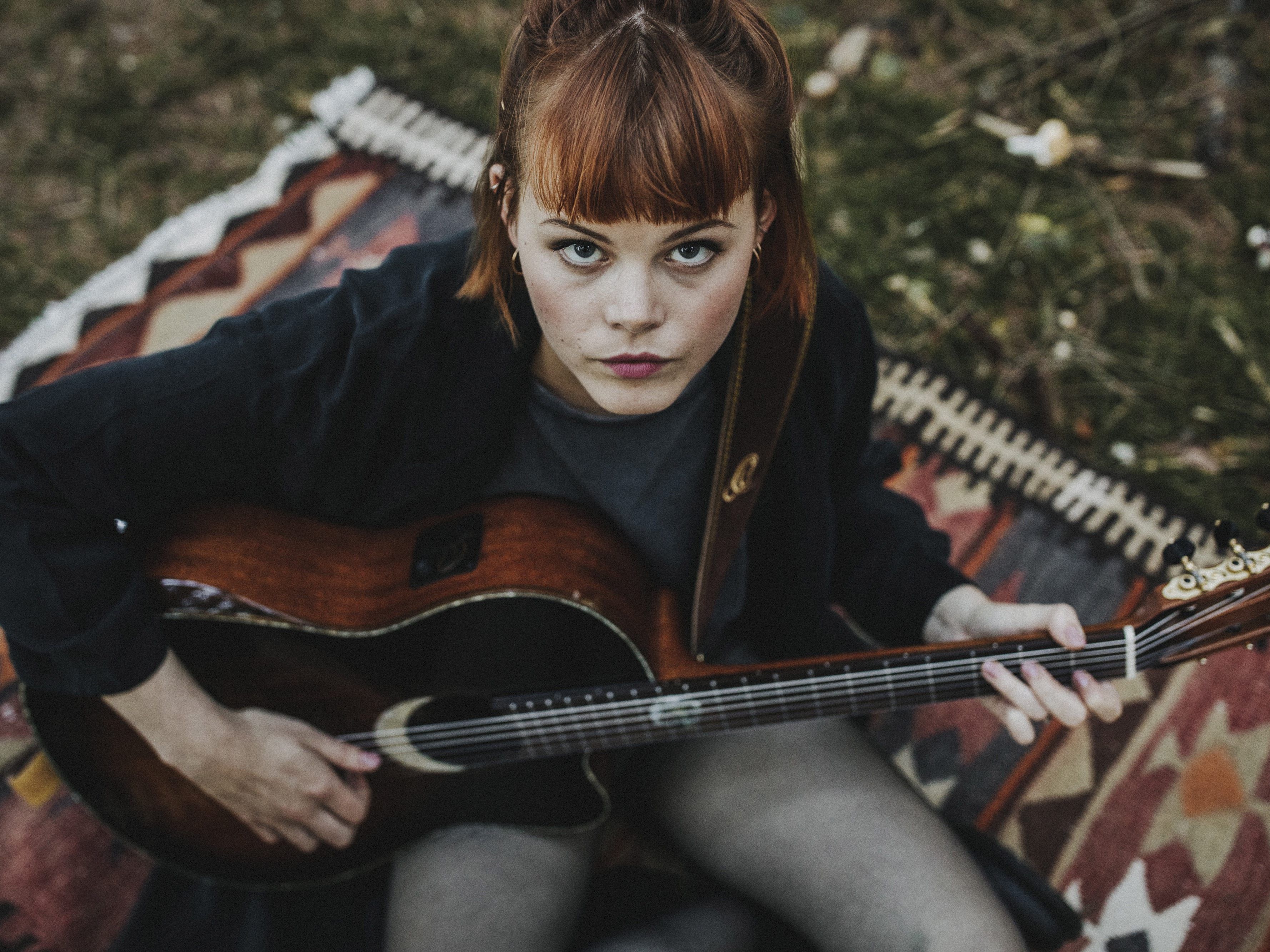 Die junge Vorarlberger Singer-Songwriterin Mona Ida spielt am 23. November im W*ORT Wohnzimmer. Die junge Vorarlberger Singer-Songwriterin Mona Ida spielt am 23. November im W*ORT Wohnzimmer.