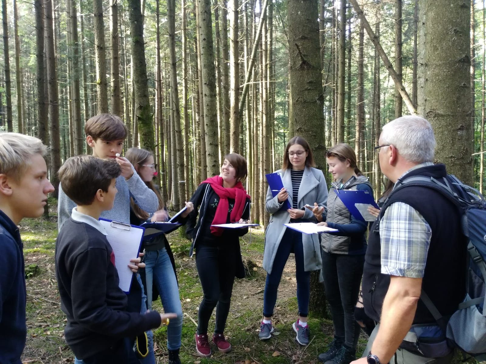 Lehrreicher Pilzworkshop für die Schüler.