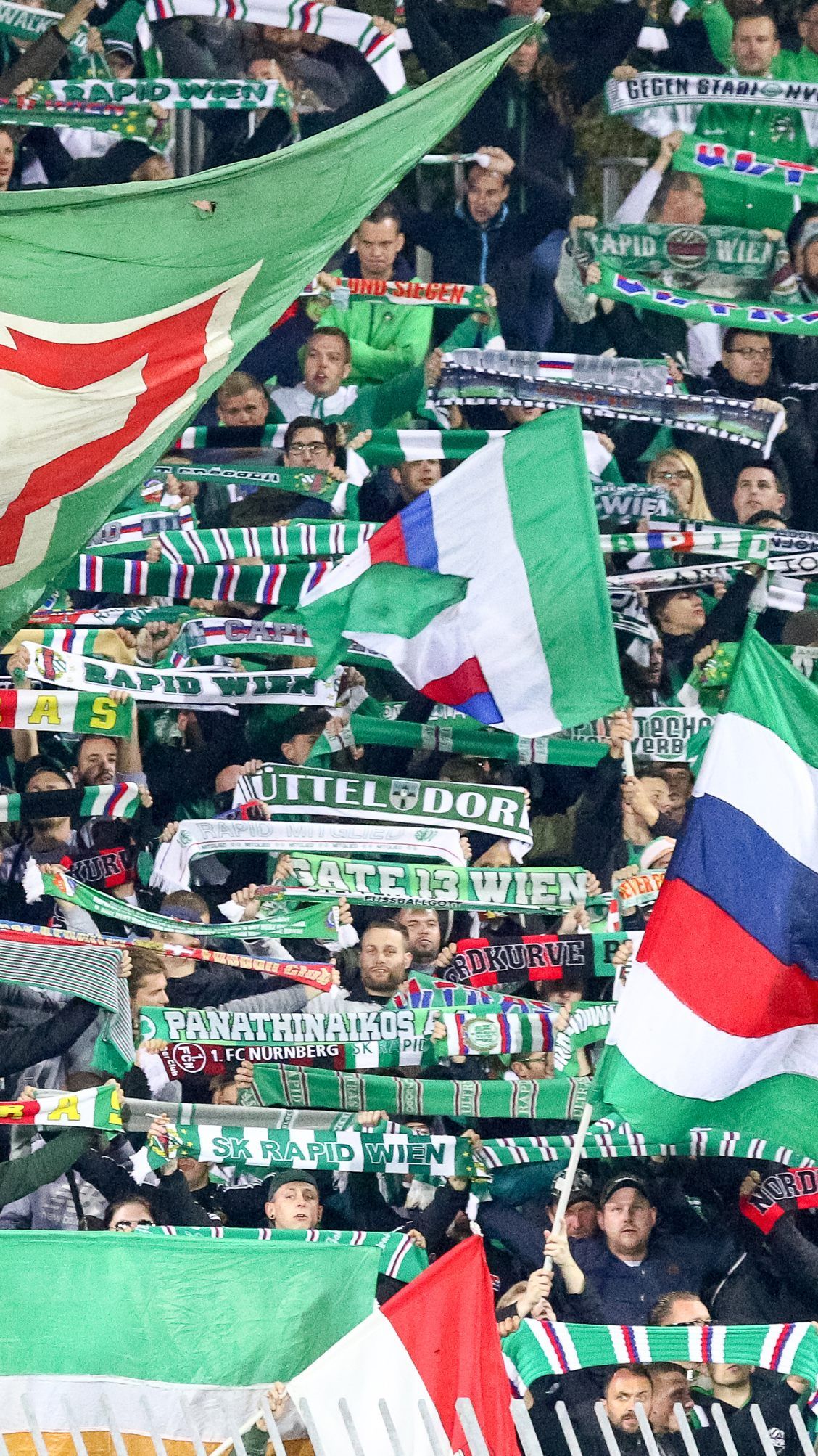 Rapid Wien will eventuell in den Frauenfußball einsteigen.