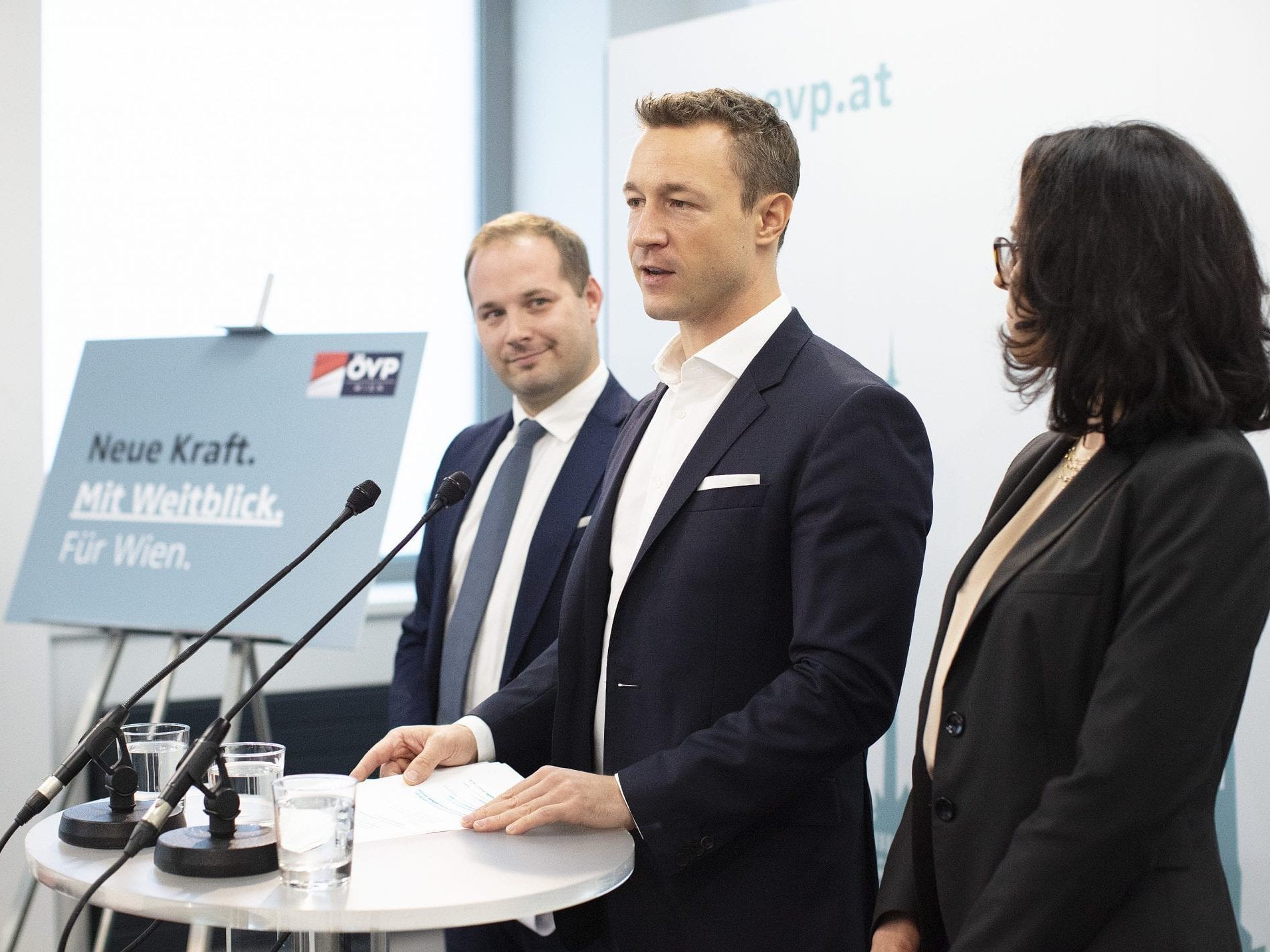 Gernot Blümel stellten die neuen Spitzenkandidaten Resch und Greco vor. Gernot Blümel stellten die neuen Spitzenkandidaten Resch und Greco vor.