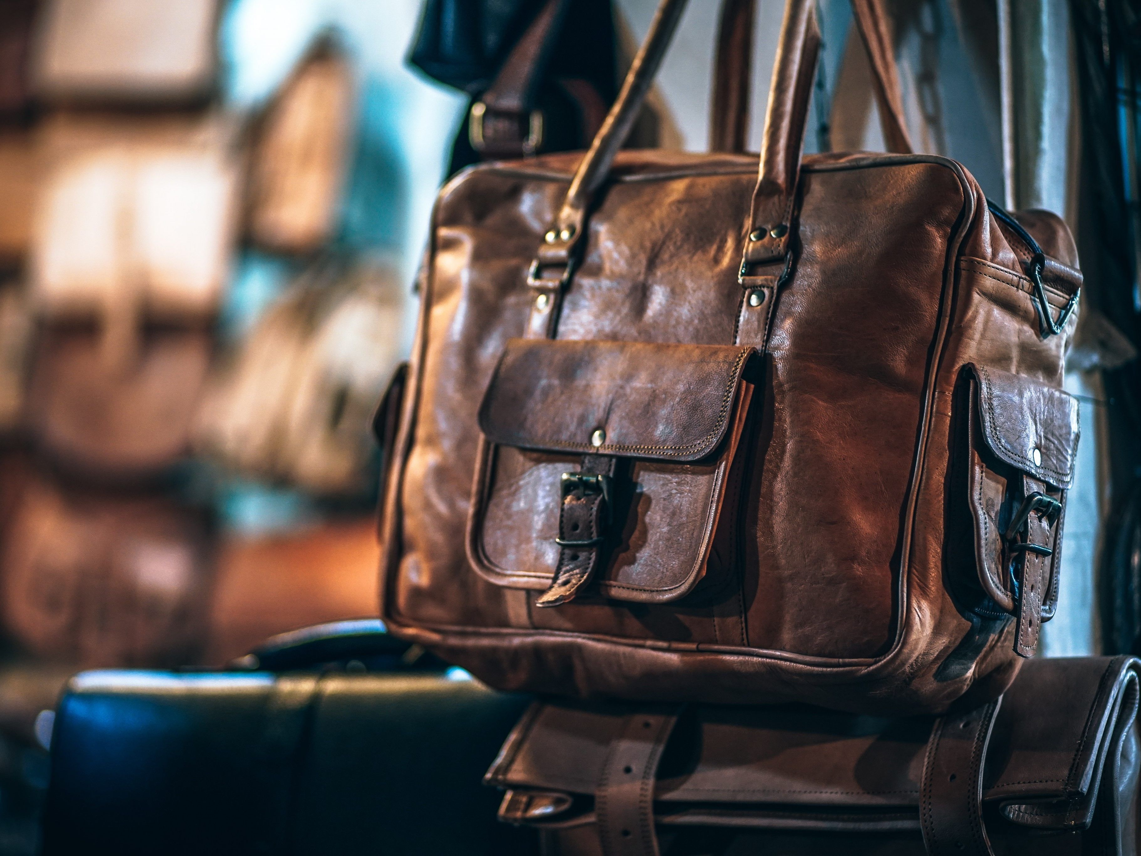 Nachdem darüber geurteilt wurde, ob die Frau mehrere Taschen gestohlen hat, war sie als Belastungszeugin in einem Körperverletzungsfall geladen. Nachdem darüber geurteilt wurde, ob die Frau mehrere Taschen gestohlen hat, war sie als Belastungszeugin in einem Körperverletzungsfall geladen.