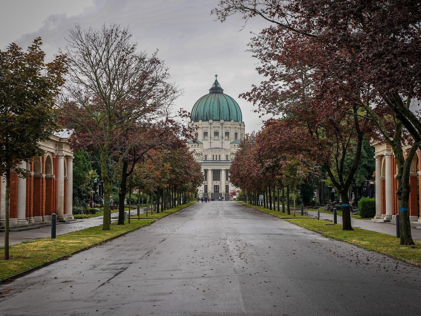 Bombenalarm am Friedhof in Wien-Simmering. Bombenalarm am Friedhof in Wien-Simmering.