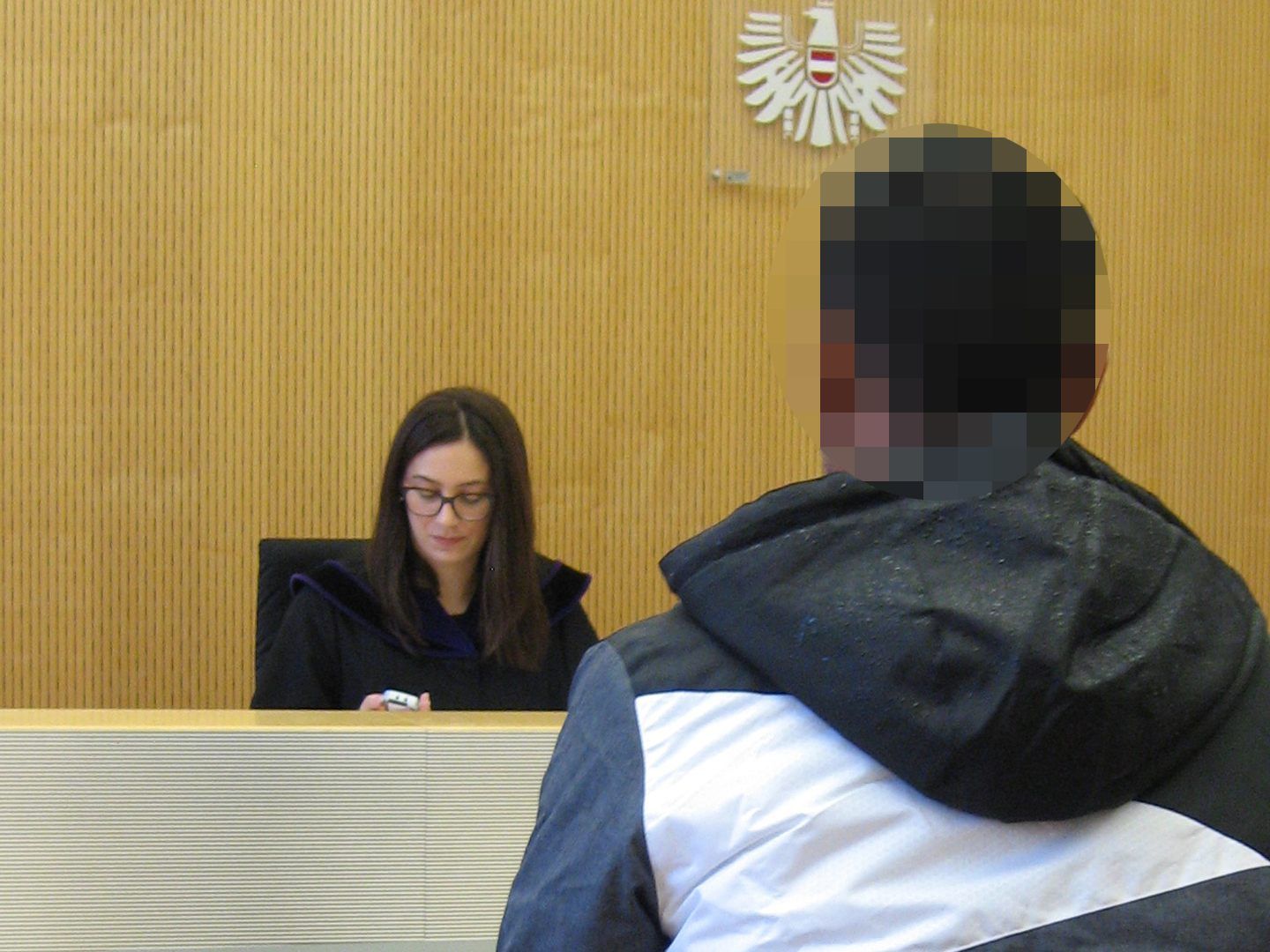 Im Streit um Schulden und Handy wurde ein Mann verletzt. Im Streit um Schulden und Handy wurde ein Mann verletzt.