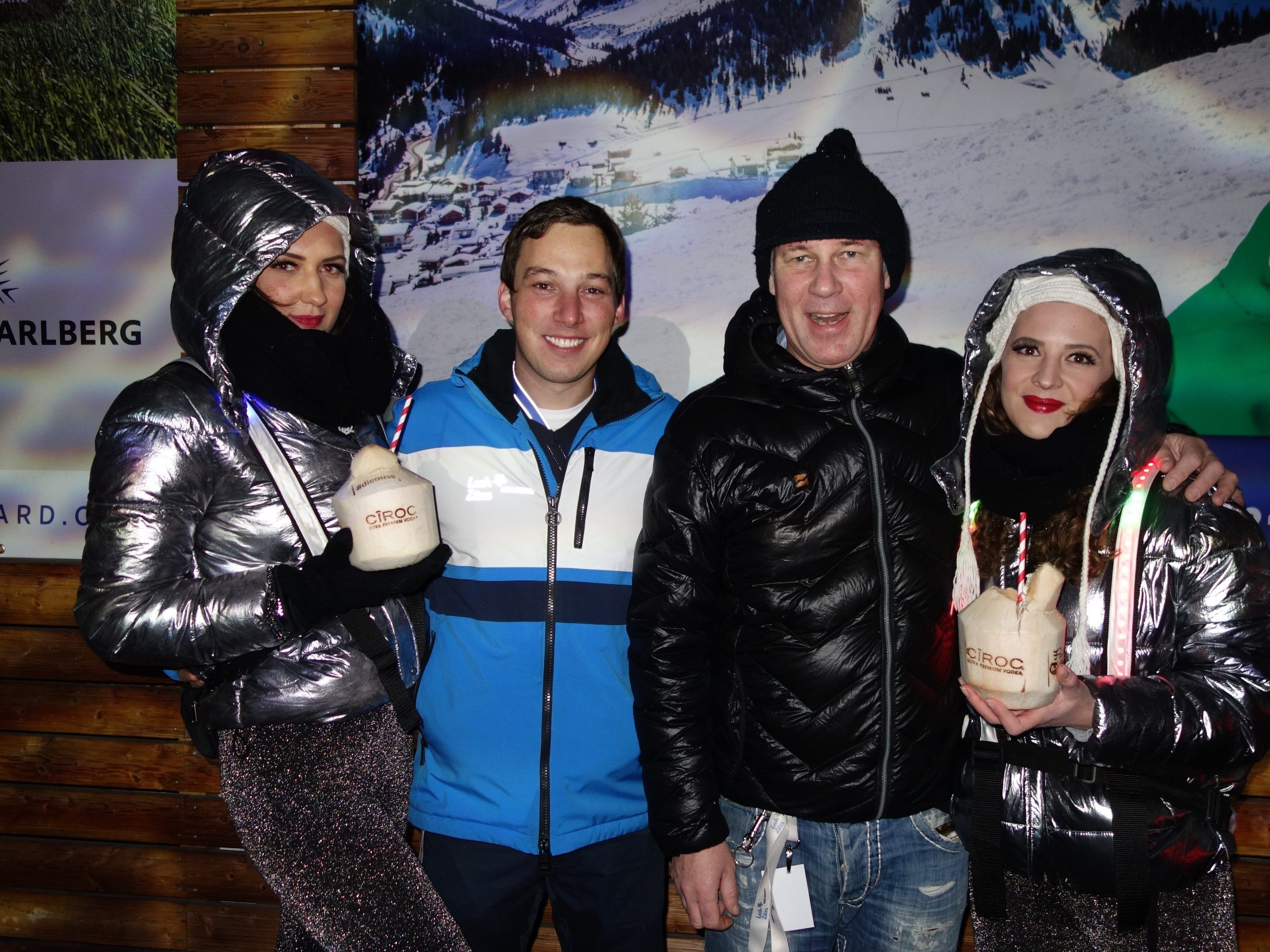 Die "Fantastic Gondolas"-Macher Marcel Drexel und Udo Kapeller flankiert von den Partygirls Kathi und Victoria. Die "Fantastic Gondolas"-Macher Marcel Drexel und Udo Kapeller flankiert von den Partygirls Kathi und Victoria.